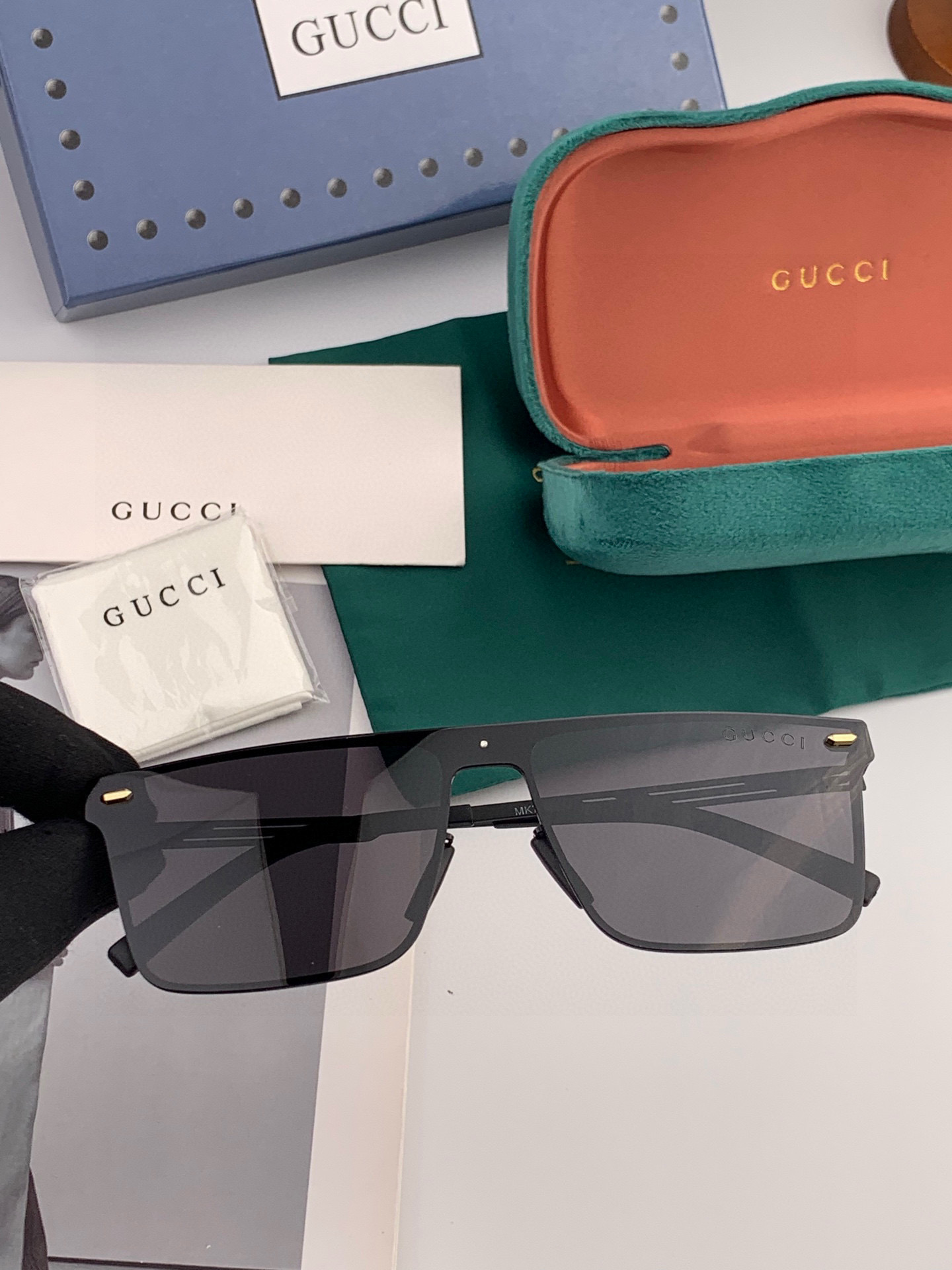 ♦️ GUCCI 2025新款男女情侣款太阳镜多边形墨镜iP电镀永不褪色 超轻超有弹性整幅眼镜无螺丝重要