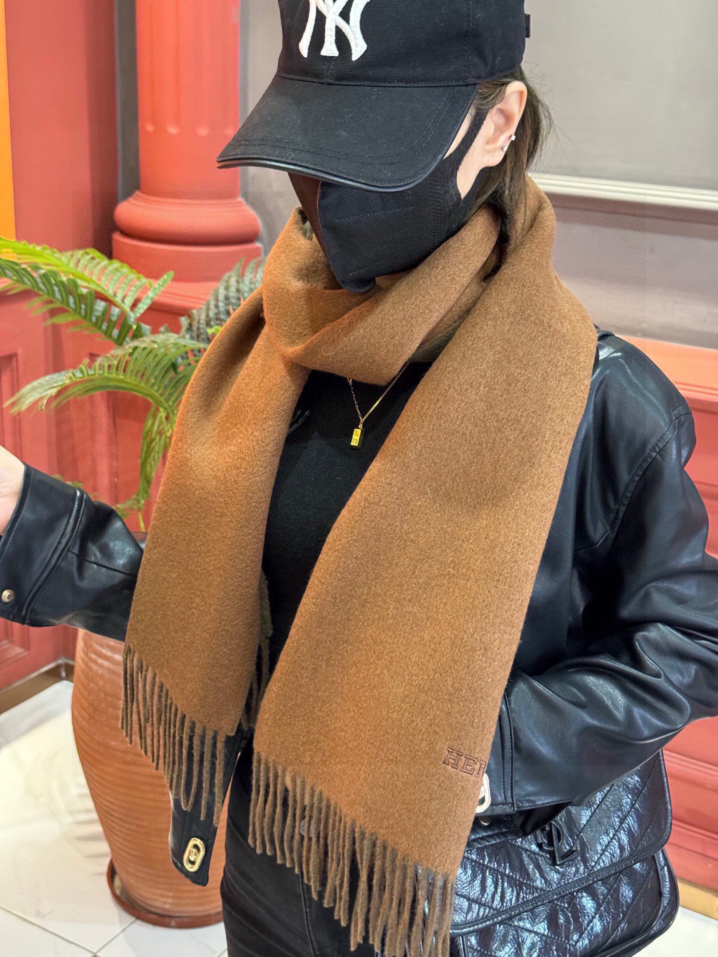  ✨✨太美了😍 爱马仕 情侣款 美到要尖叫😱专柜最新款🎊英伦欧美范儿 又是一款即时尚又实用的大围巾&长巾