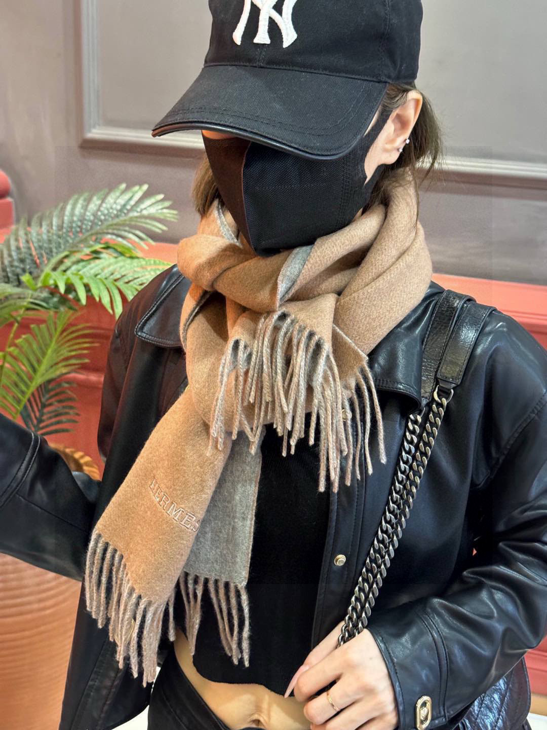  ✨✨太美了😍 爱马仕 情侣款 美到要尖叫😱专柜最新款🎊英伦欧美范儿 又是一款即时尚又实用的大围巾&长巾