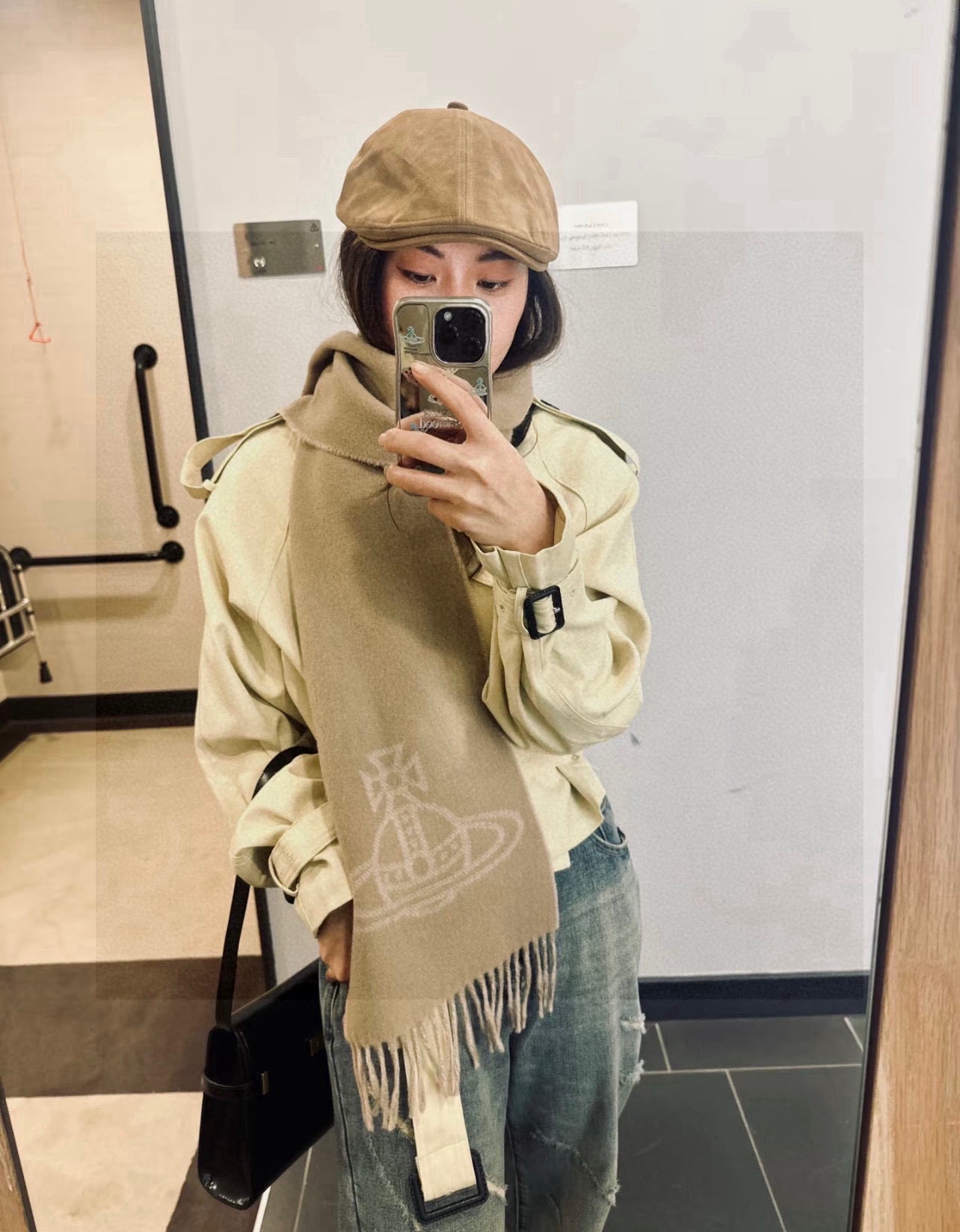 NO:339533,Original quality!  The favorite Saturn of the British punk godmother 