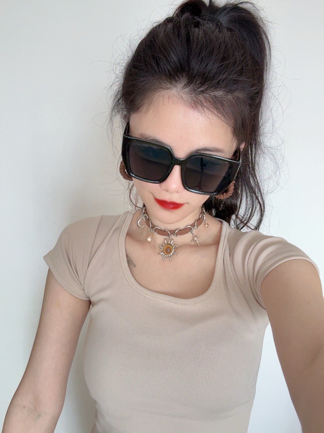 NO:371899,LV 2025 new women's square frame sunglasses driving sunglasses New sunglasses Fashionable and generous Comfortable and lightweight Exquisite and luxurious Ultralight Model L6133 glasses sunglasses sunglasses, glasses, louis vuitton19860909LV 2025新款女士方框太阳眼镜 开车墨镜 新款太阳镜 时尚大方 舒适轻盈 精致奢华 超轻 型号L6133眼镜墨镜太阳镜,眼镜,louis vuitton,glasses