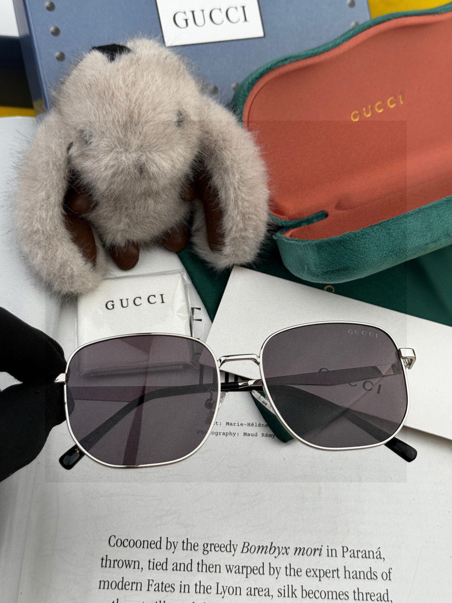   Gucci 。  高品质男女款墨镜   👍 进口宝丽来偏光镜片  。蛤蟆镜 开车钓鱼都可 。百搭显瘦