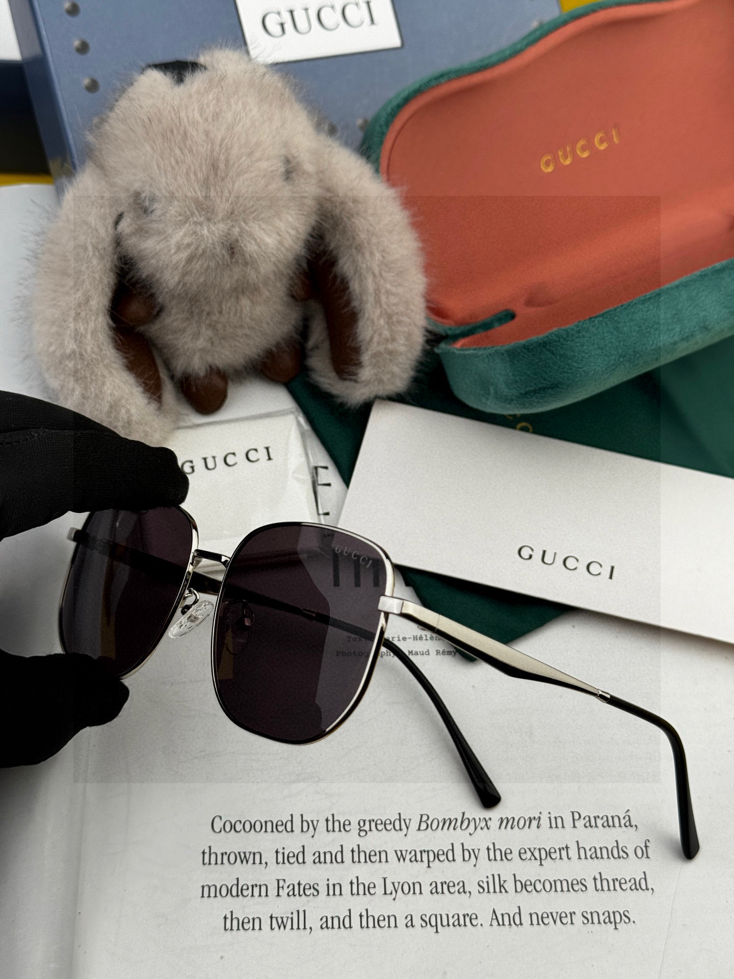   Gucci 。  高品质男女款墨镜   👍 进口宝丽来偏光镜片  。蛤蟆镜 开车钓鱼都可 。百搭显瘦