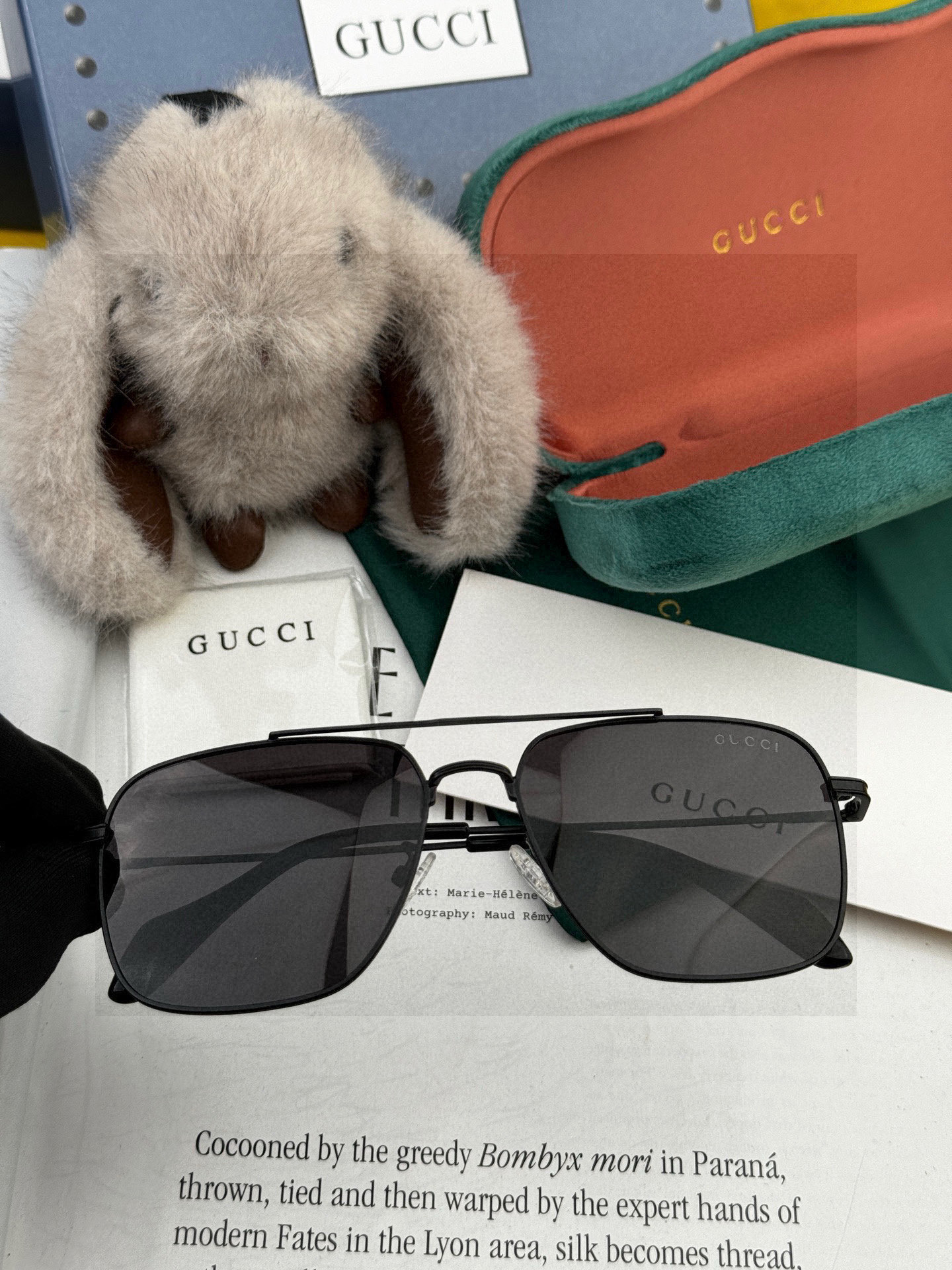   Gucci 。  高品质男女款墨镜   👍 进口宝丽来偏光镜片  。蛤蟆镜 开车钓鱼都可 。百搭显瘦