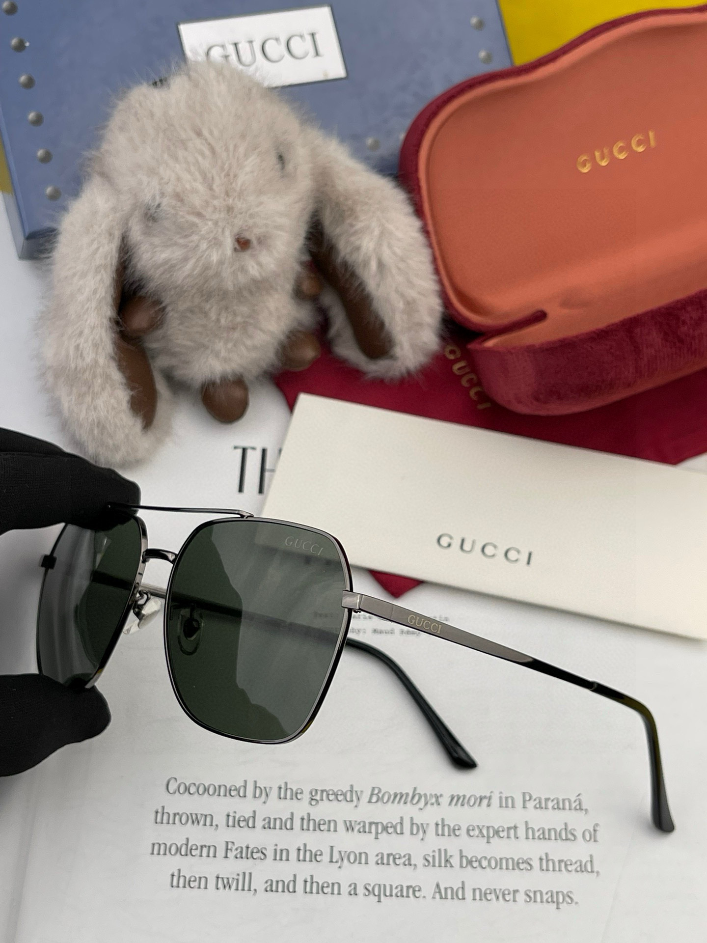   Gucci 。  高品质男女款墨镜   👍 进口宝丽来偏光镜片  。蛤蟆镜 开车钓鱼都可 。百搭显瘦