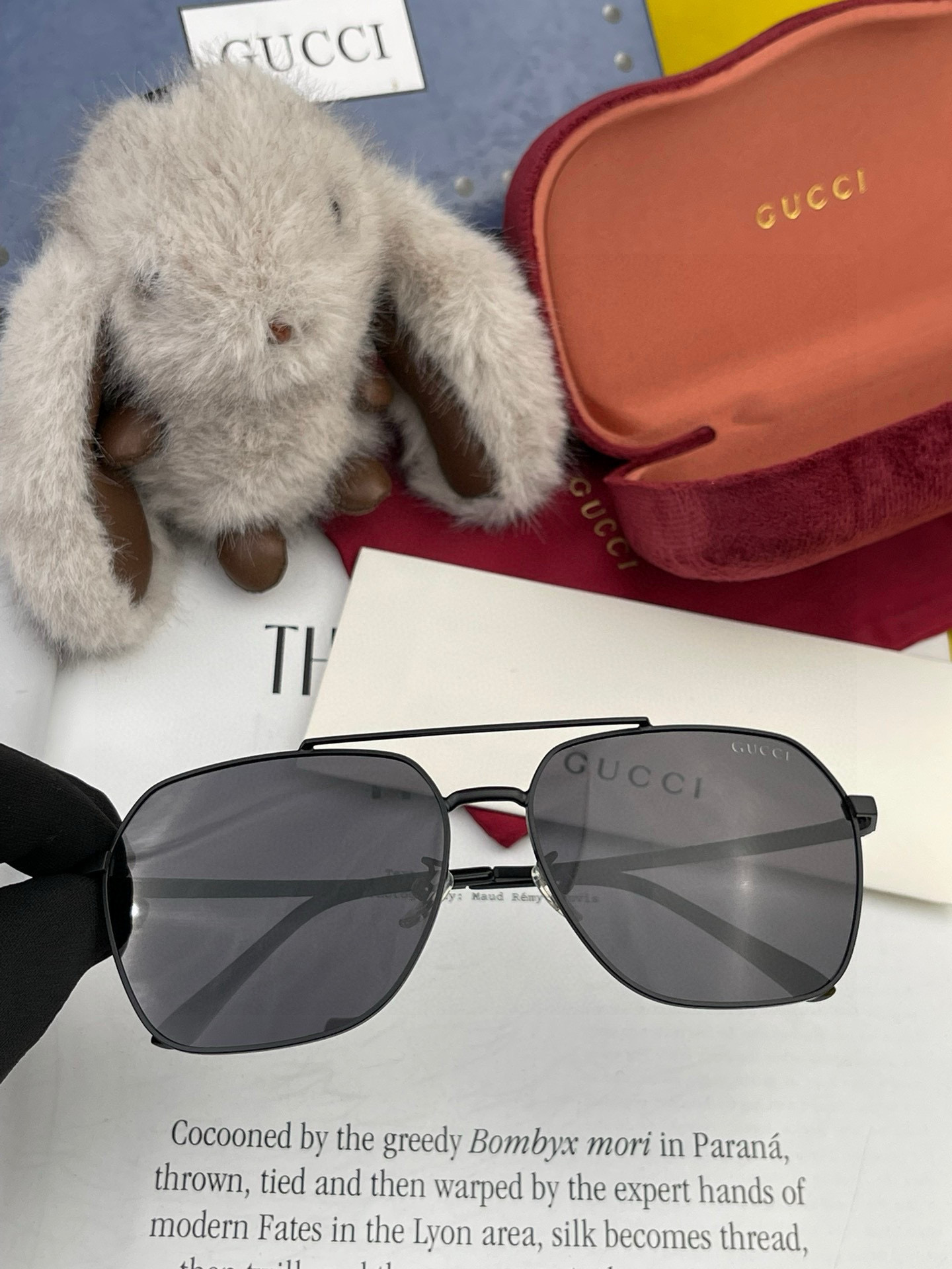   Gucci 。  高品质男女款墨镜   👍 进口宝丽来偏光镜片  。蛤蟆镜 开车钓鱼都可 。百搭显瘦