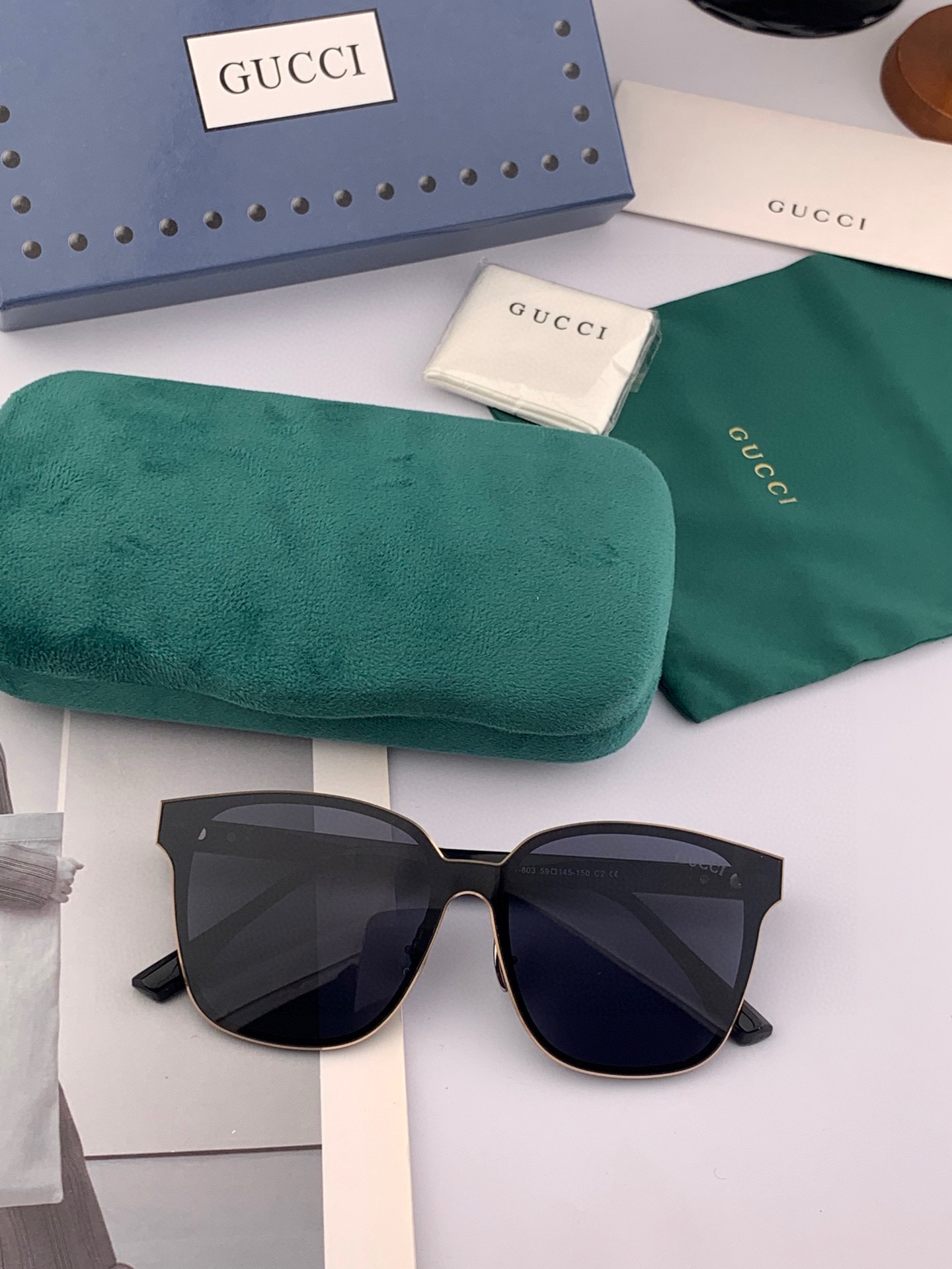  连体镜GUCCI2025开春新款一体镜 大框太阳镜男女同款 😎 
爆款大框尼龙太阳镜 超逼格超酷 
镜