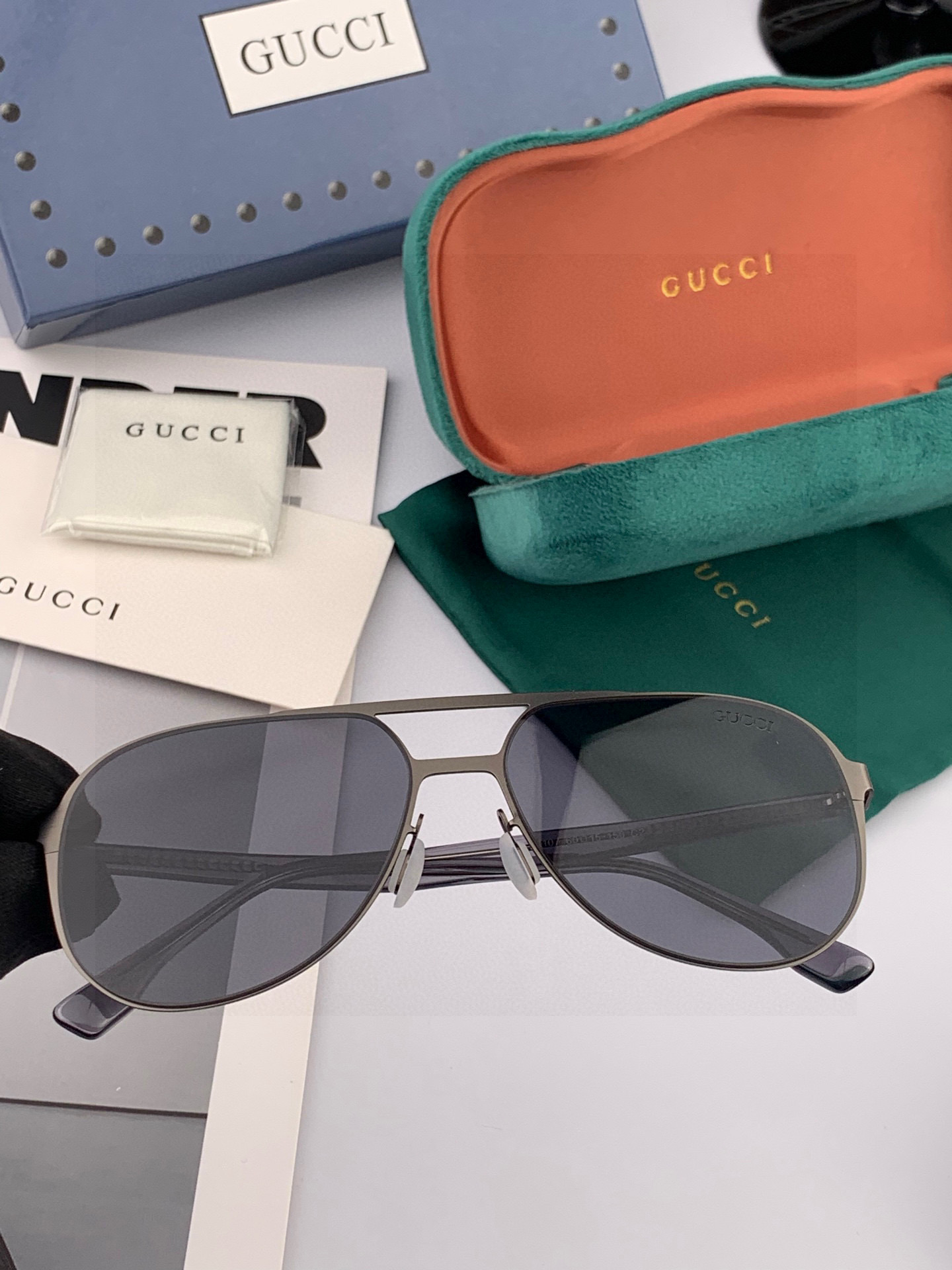        GUCCI 男款炫彩飞行员偏光太阳镜 ❤️材质：高清尼龙加厚卡槽高清偏光镜片 🌹无边框镜架