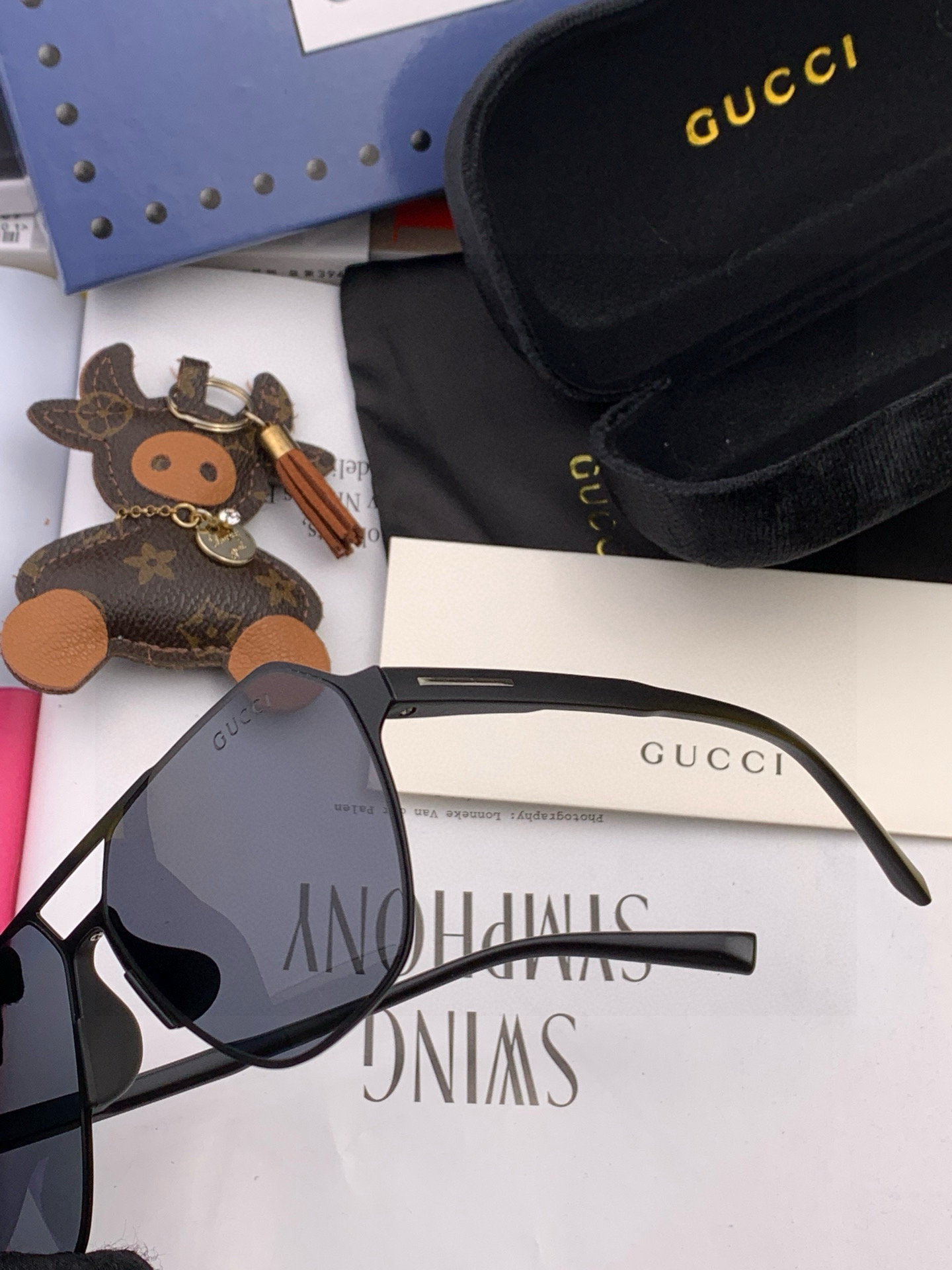         GUCCI 男款炫彩飞行员偏光太阳镜 ❤️材质：高清尼龙加厚卡槽高清偏光镜片 🌹无边框镜