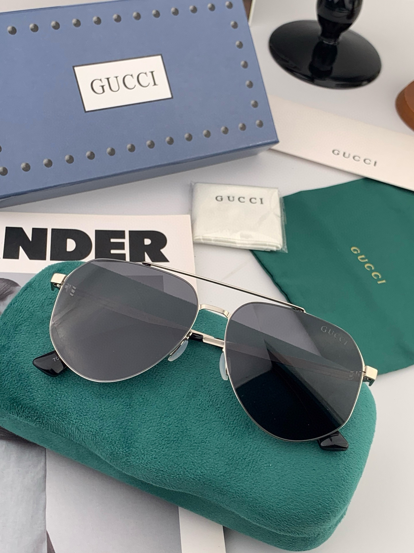        GUCCI 男款炫彩飞行员偏光太阳镜 ❤️材质：高清尼龙加厚卡槽高清偏光镜片 🌹无边框镜架