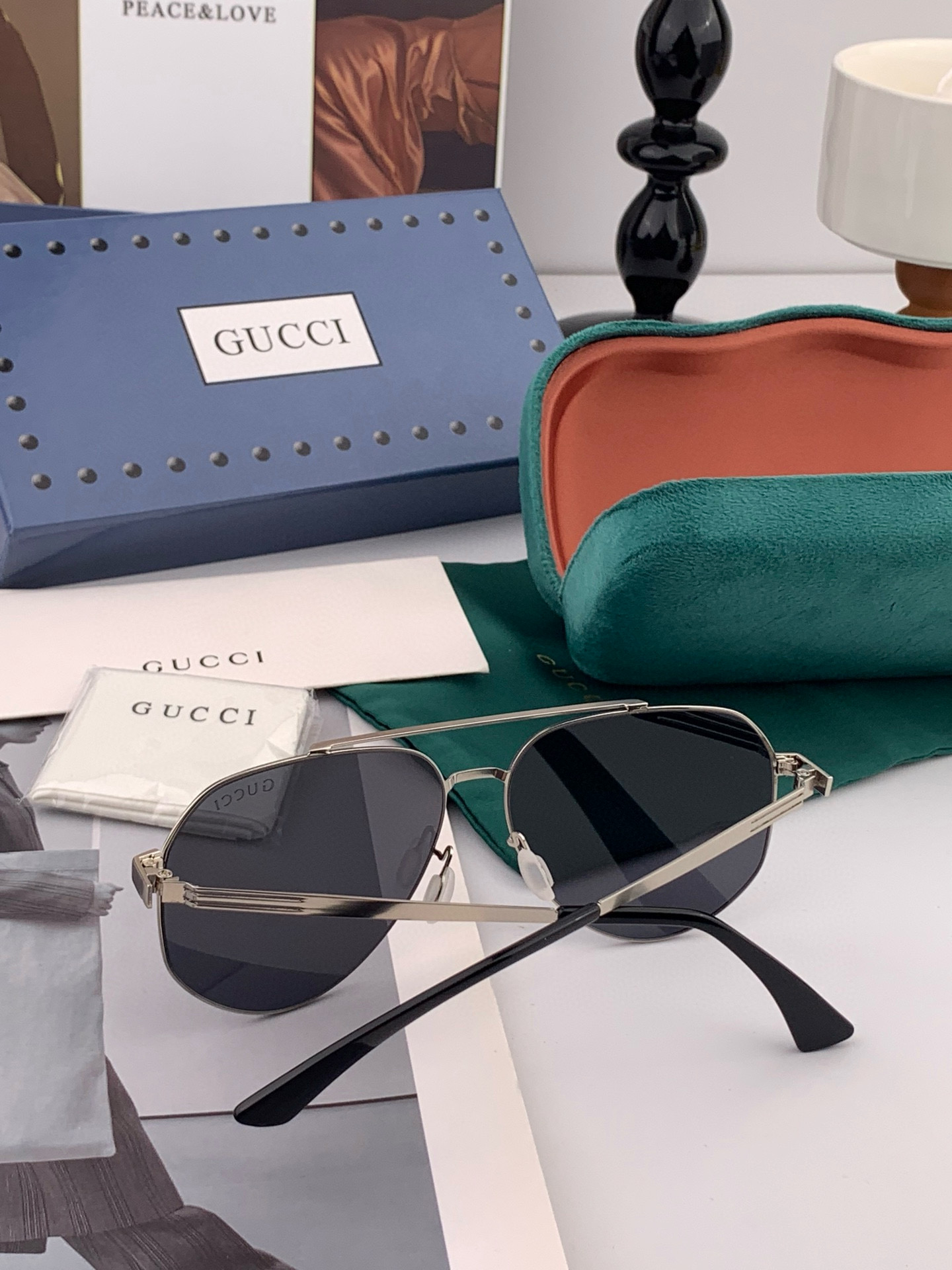        GUCCI 男款炫彩飞行员偏光太阳镜 ❤️材质：高清尼龙加厚卡槽高清偏光镜片 🌹无边框镜架