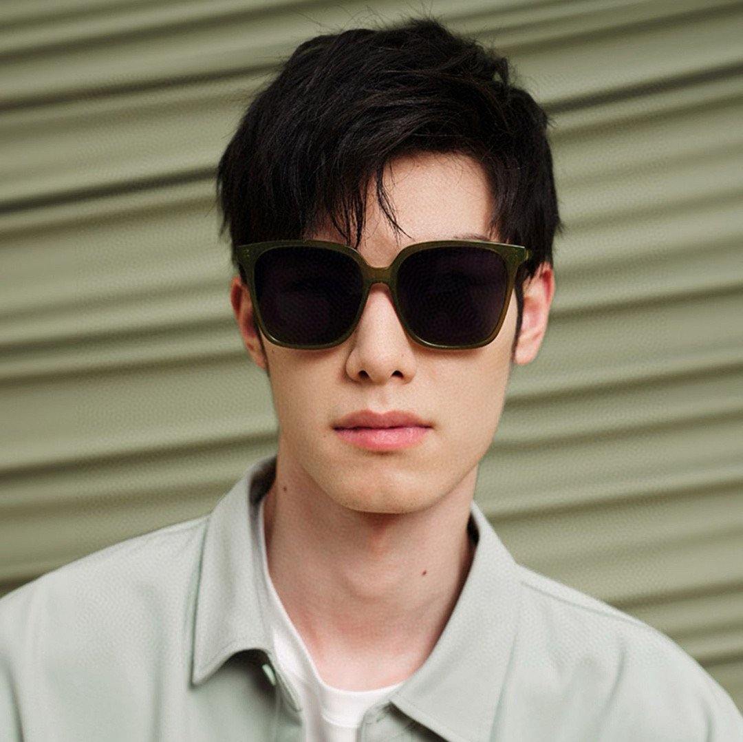   Gucci   情侣款 经典的方框设计，不挑脸型，无论搭配大衣还是连衣裙都非常显气质高清偏光镜片预防