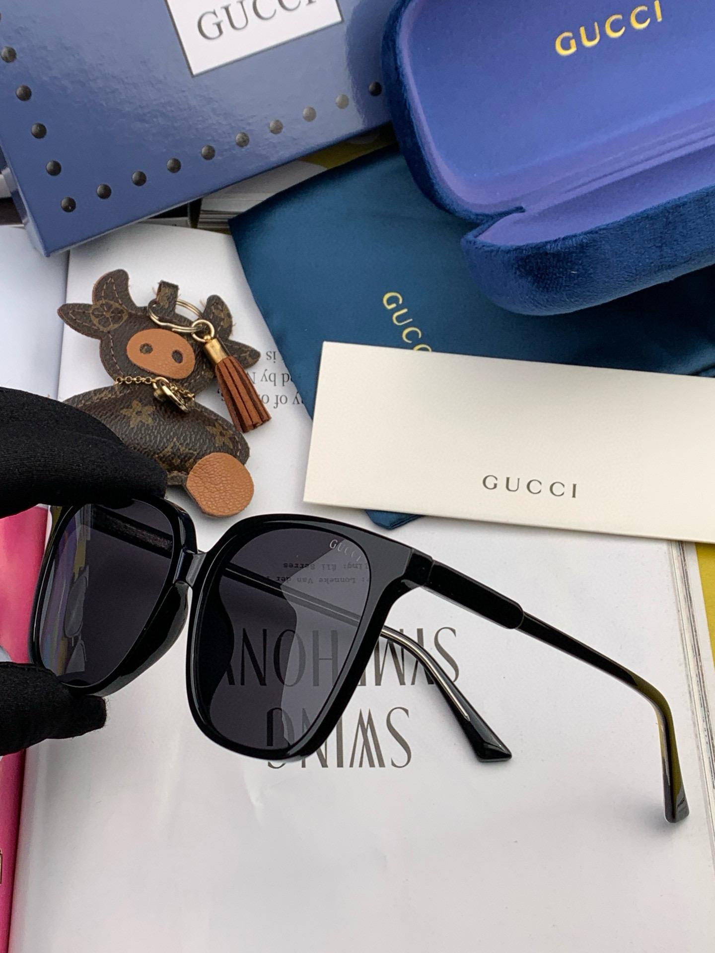   Gucci   情侣款 经典的方框设计，不挑脸型，无论搭配大衣还是连衣裙都非常显气质高清偏光镜片预防