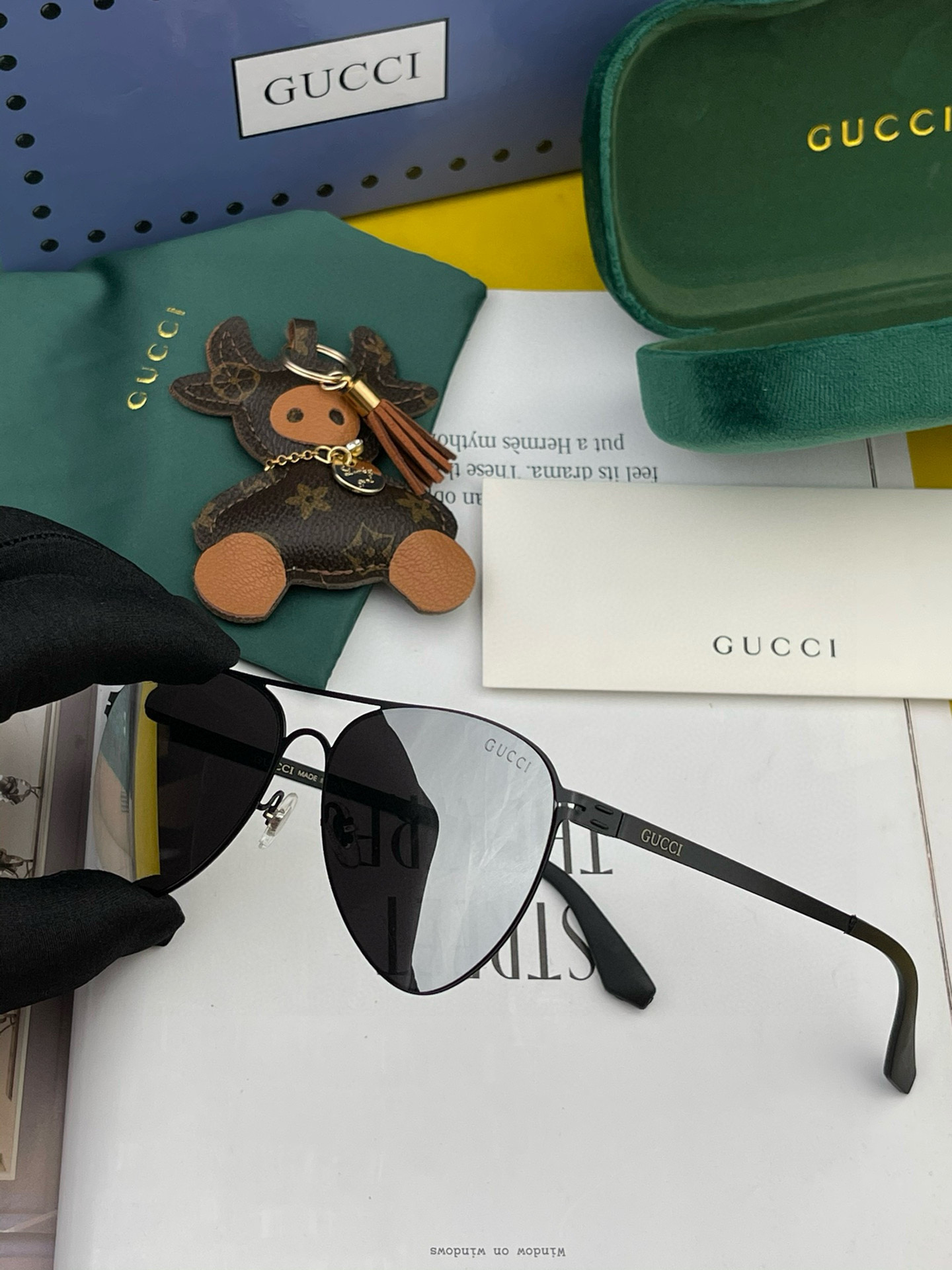        GUCCI 2025新款超轻无螺丝压不坏系列情侣款太阳镜高清尼龙镜片 商务旅行版 绅士高清