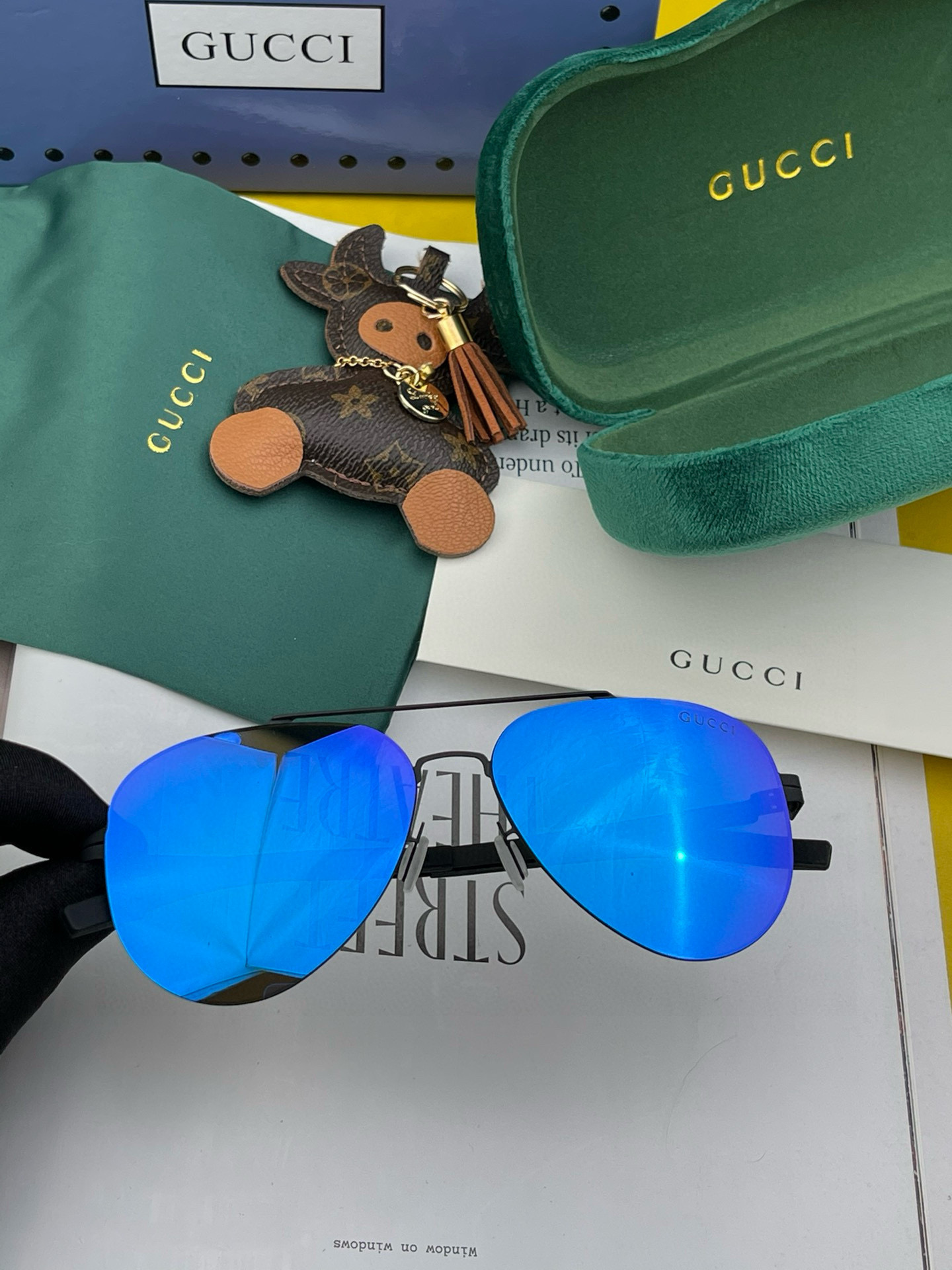         GUCCI 男款炫彩飞行员偏光太阳镜 ❤️材质：高清尼龙加厚卡槽高清偏光镜片 🌹无边框镜