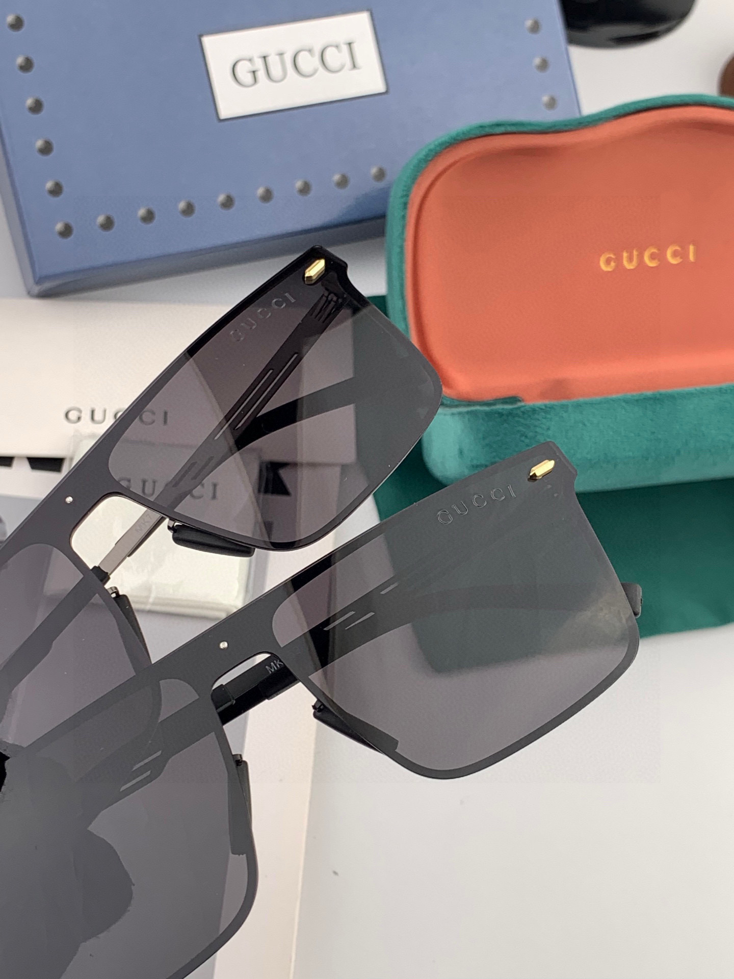 ♦️ GUCCI 2025新款男女情侣款太阳镜多边形墨镜iP电镀永不褪色 超轻超有弹性整幅眼镜无螺丝重要