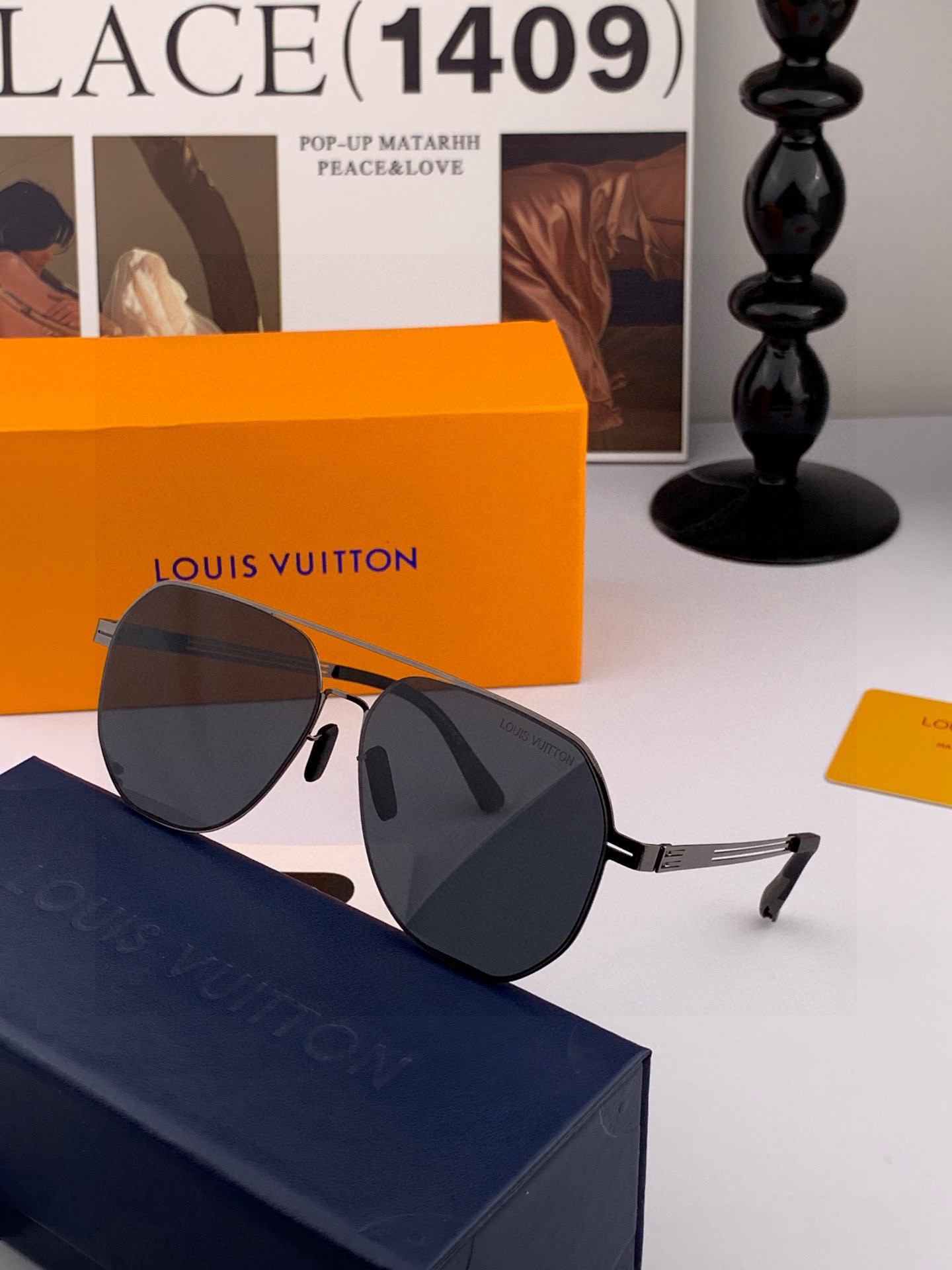 ♦️LV 2025新款男女情侣款太阳镜多边形墨镜iP电镀永不褪色 超轻超有弹性整幅眼镜无螺丝重要的是压不