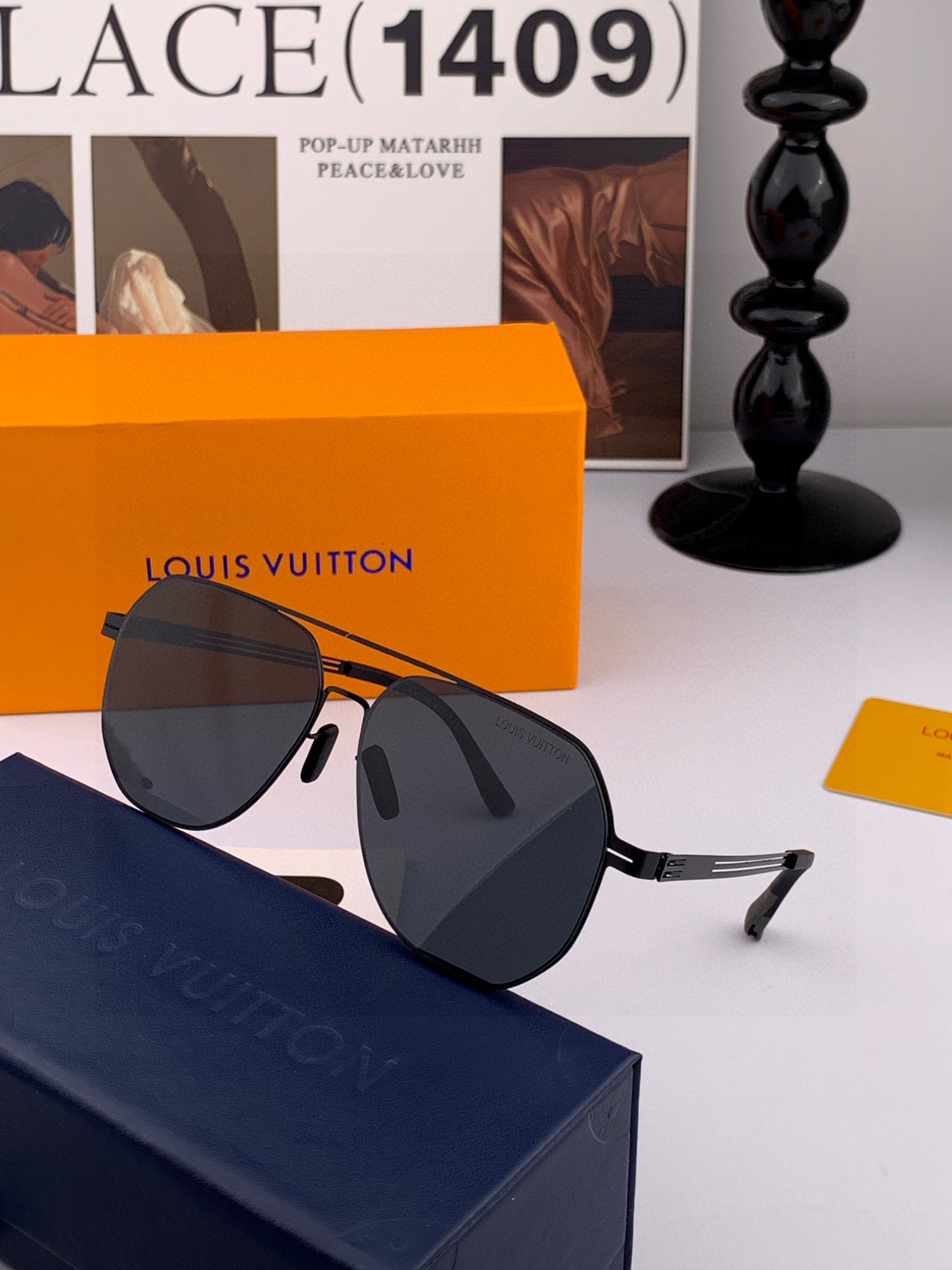 ♦️LV 2025新款男女情侣款太阳镜多边形墨镜iP电镀永不褪色 超轻超有弹性整幅眼镜无螺丝重要的是压不