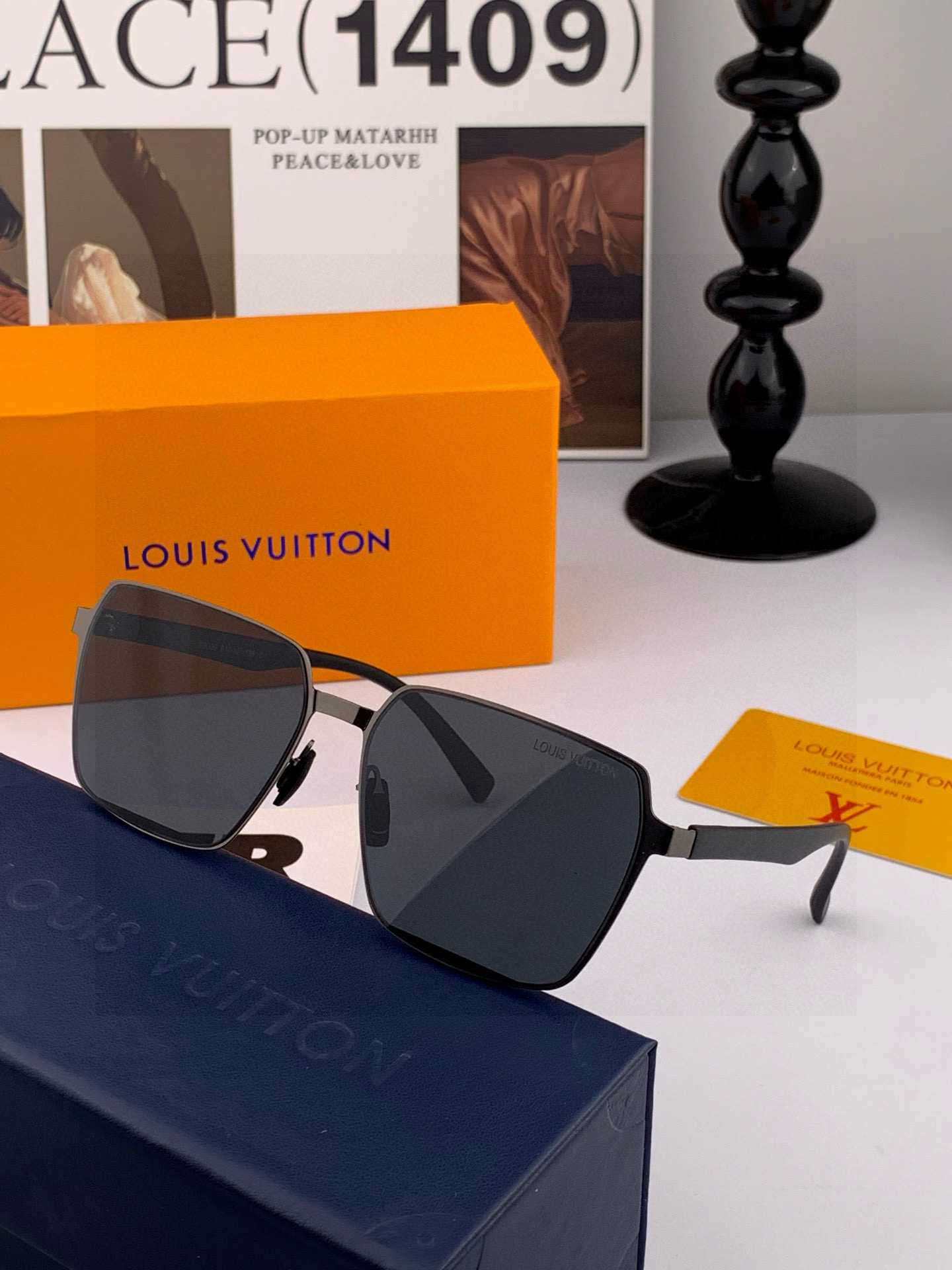       LV 男款炫彩飞行员偏光太阳镜 ❤️材质：高清尼龙加厚卡槽高清偏光镜片 🌹无边框镜架💕颜👍型