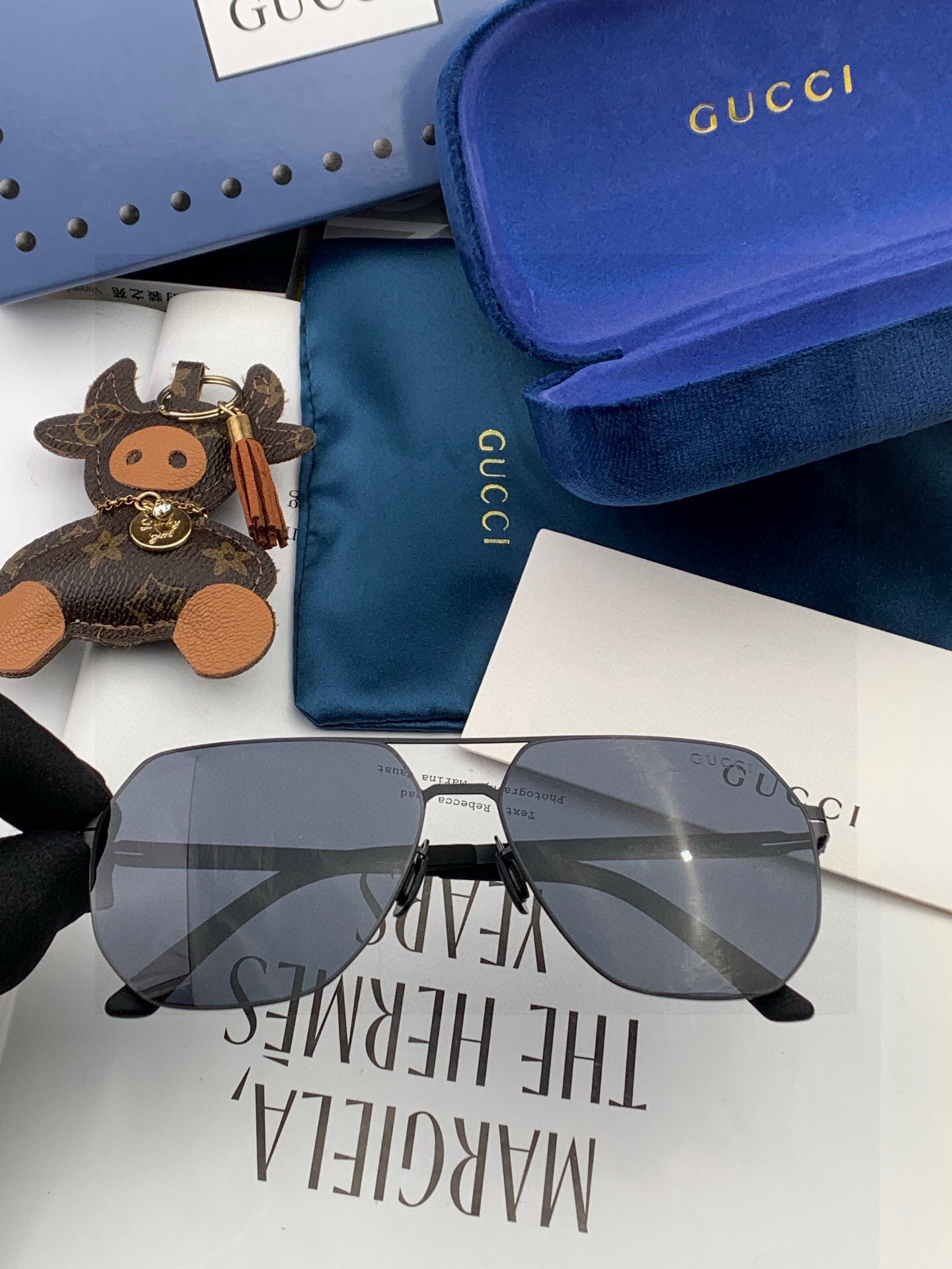  GUCCI  2025新款男女情侣款太阳镜多边形墨镜iP电镀永不褪色 超轻超有弹性整幅眼镜无螺丝重要的