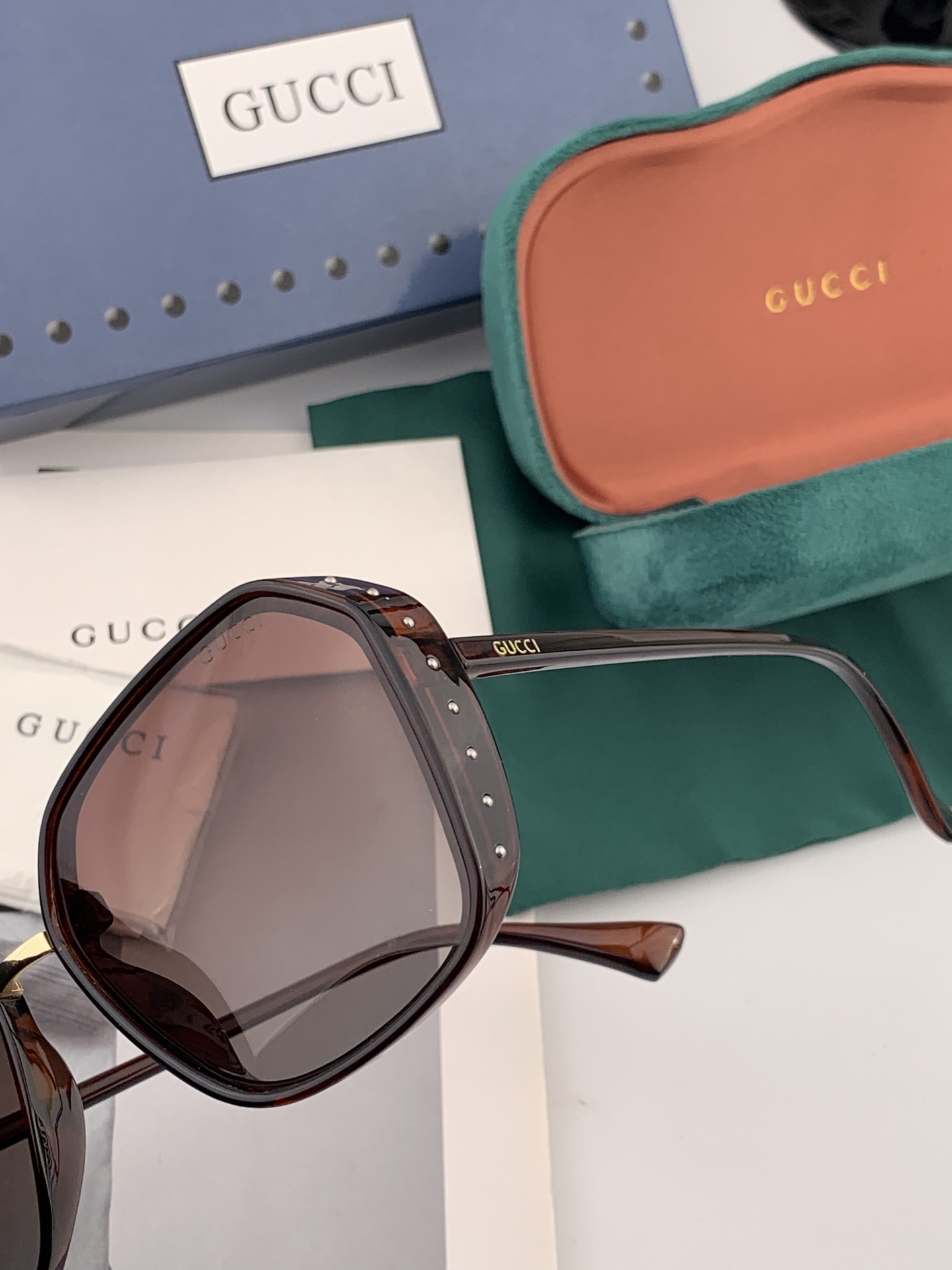 【TR偏光系列】Gucci 经典的方框设计，不挑脸型，无论搭配大衣还是连衣裙都非常显气质偏光镜片预防紫外