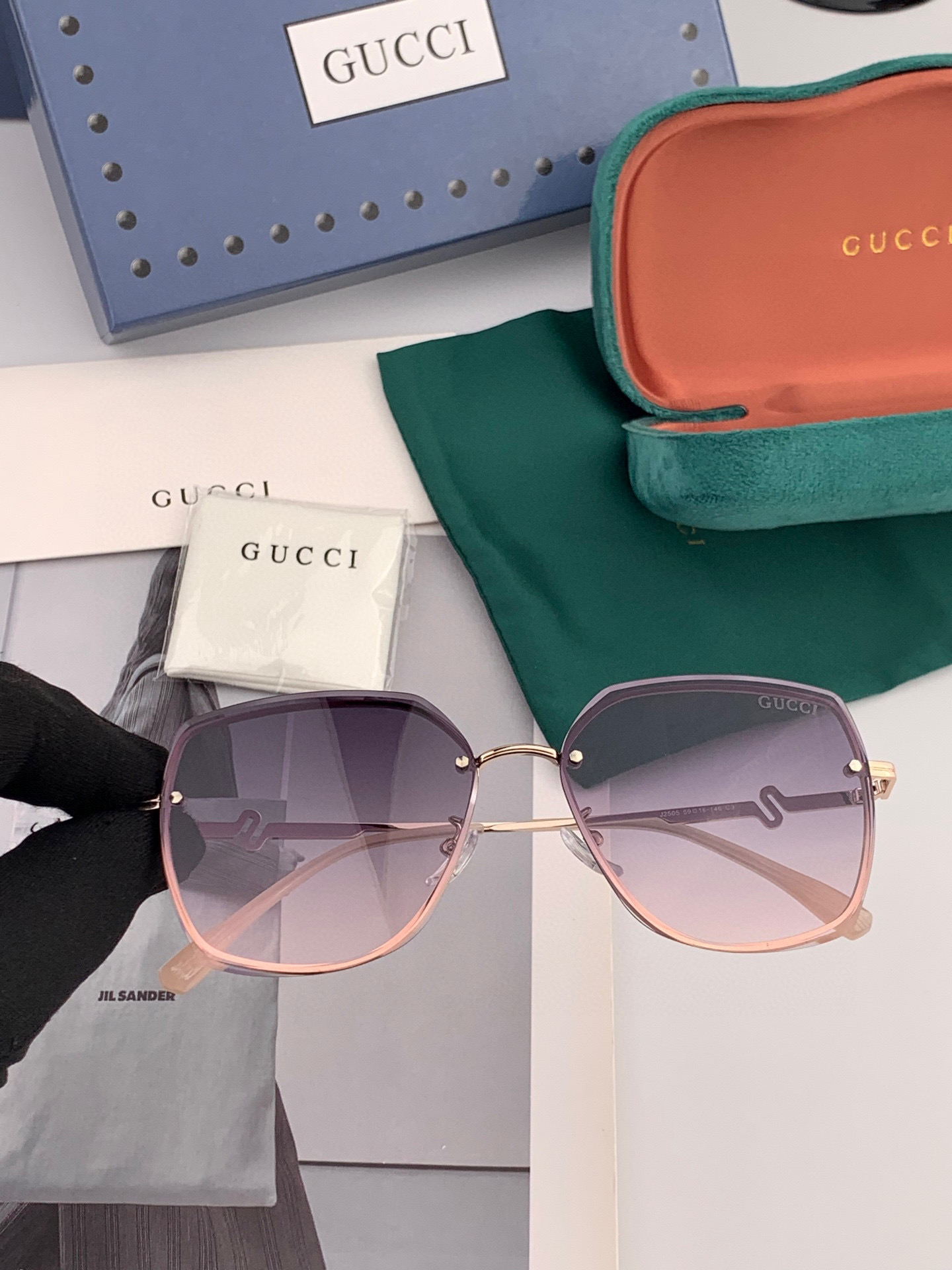  GUCCI 2025开春新款 最新款无框太阳镜 各路网红纷纷带起气场满分‼️ 俏皮甜美.上脸效果更佳.