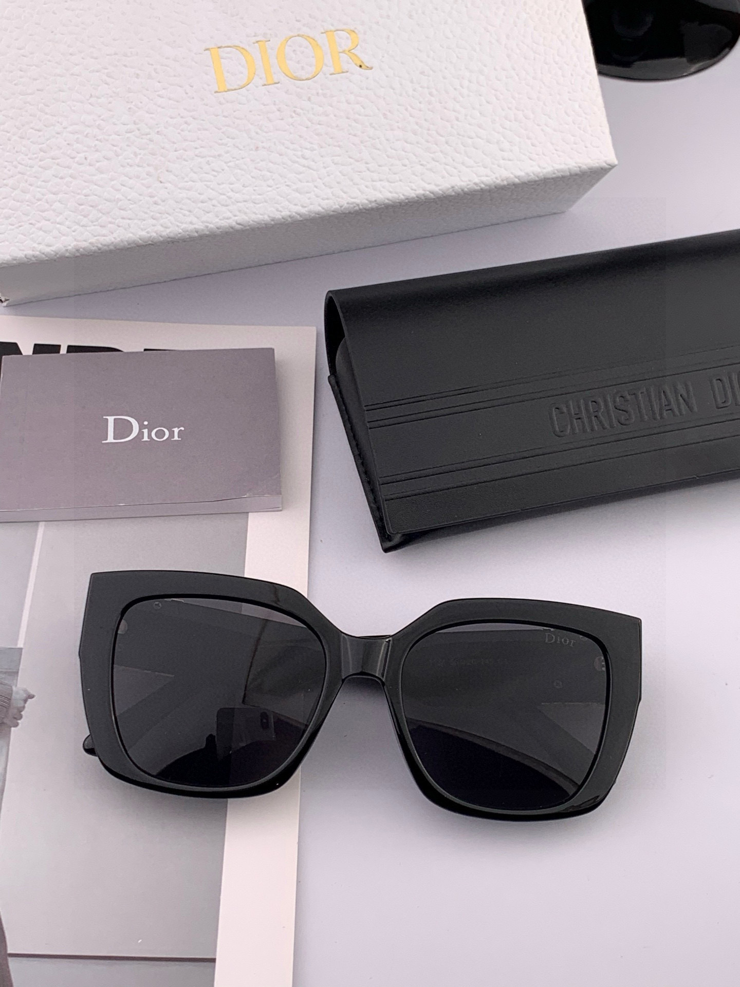   【DIOR】2025新款潮流爆款 时尚方框太阳镜 佩戴舒适 网红潮款墨镜  女士高清加厚偏光太阳镜🕶