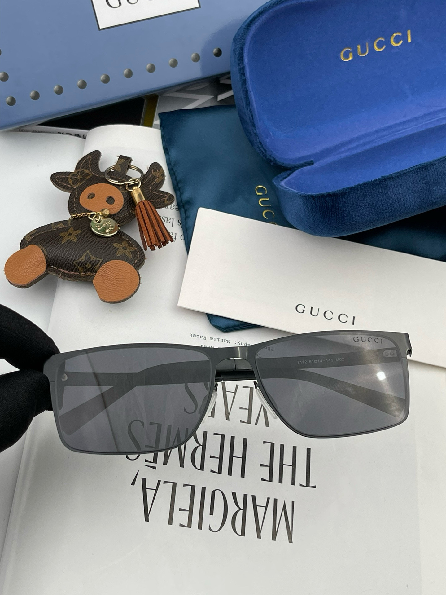         GUCCI 男款炫彩飞行员偏光太阳镜 ❤️材质：高清尼龙加厚卡槽高清偏光镜片 🌹无边框镜