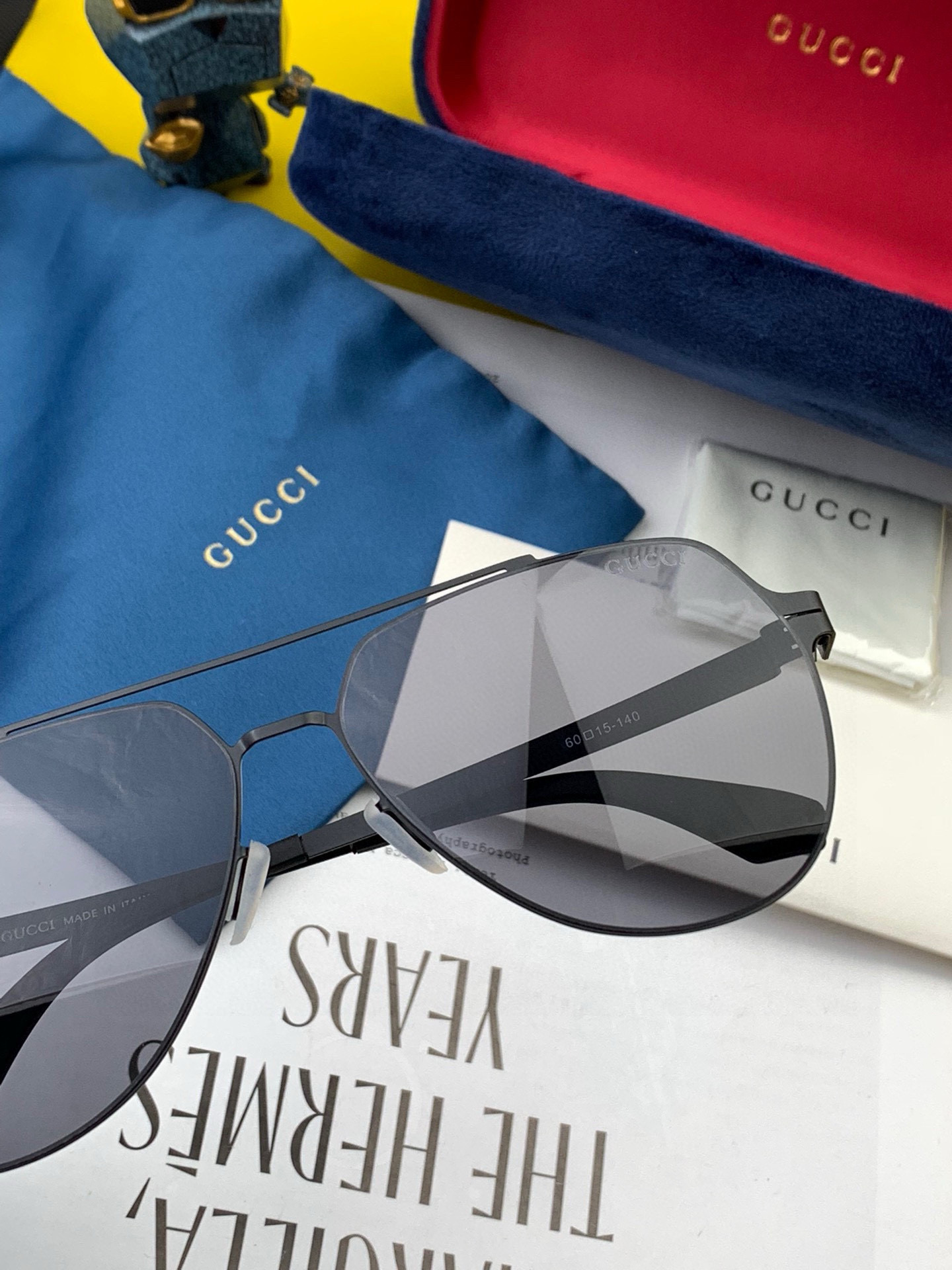  GUCCI 2025新款女男情侣太款阳iP电镀永不褪色 卖点：超轻超有弹性幅整眼镜螺无丝重的要是压不坏