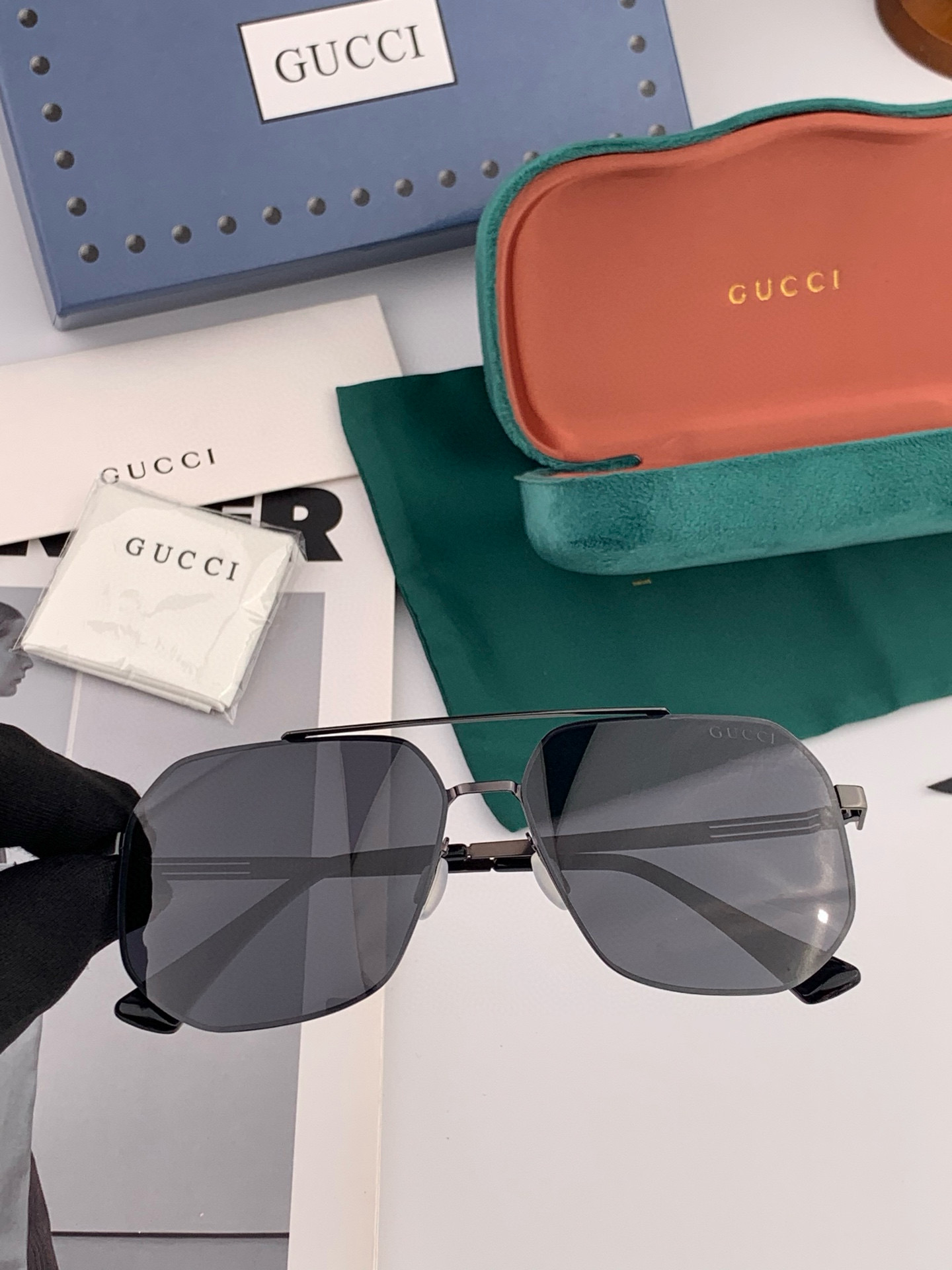        GUCCI 男款炫彩飞行员偏光太阳镜 ❤️材质：高清尼龙加厚卡槽高清偏光镜片 🌹无边框镜架