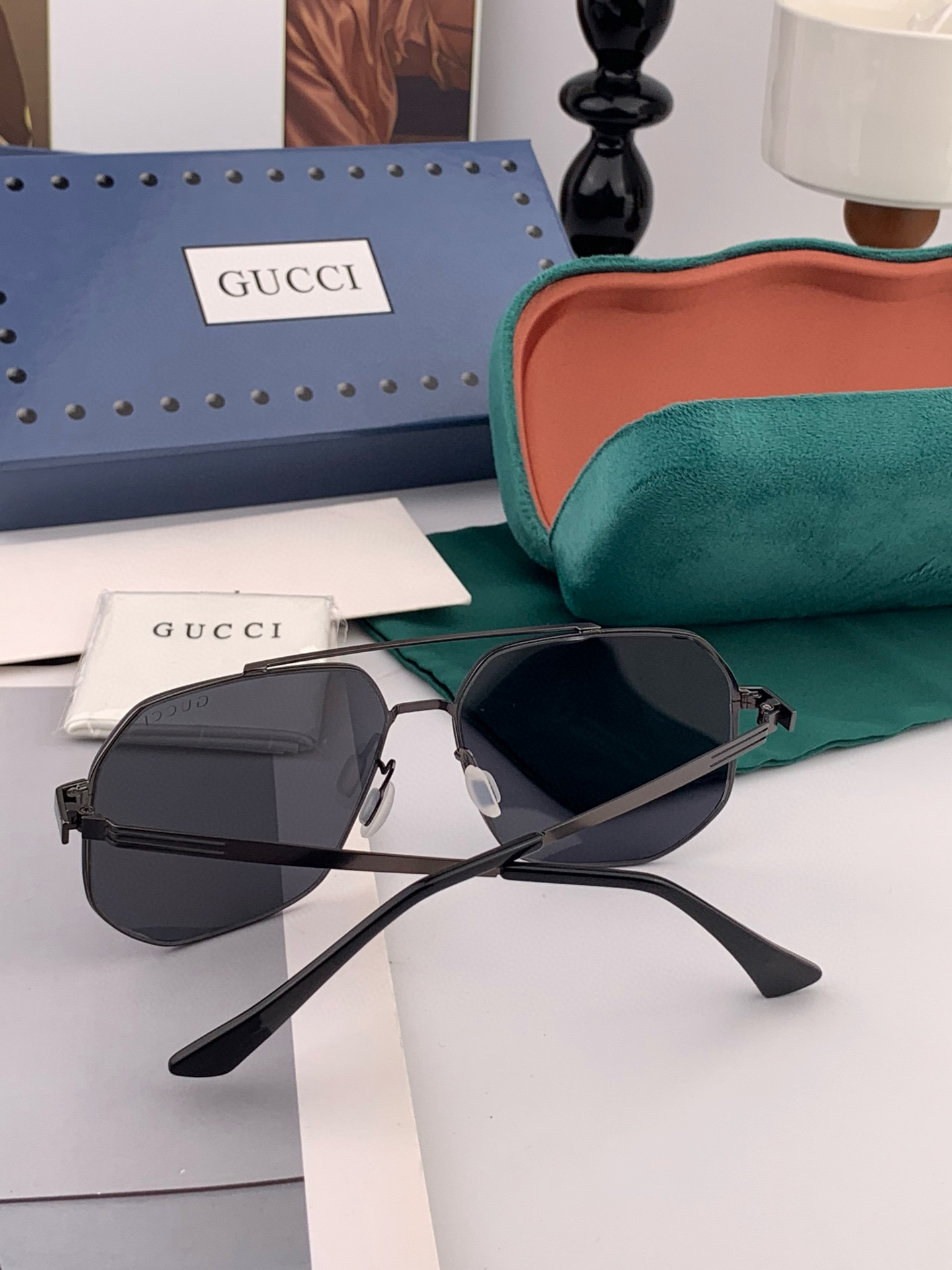        GUCCI 男款炫彩飞行员偏光太阳镜 ❤️材质：高清尼龙加厚卡槽高清偏光镜片 🌹无边框镜架