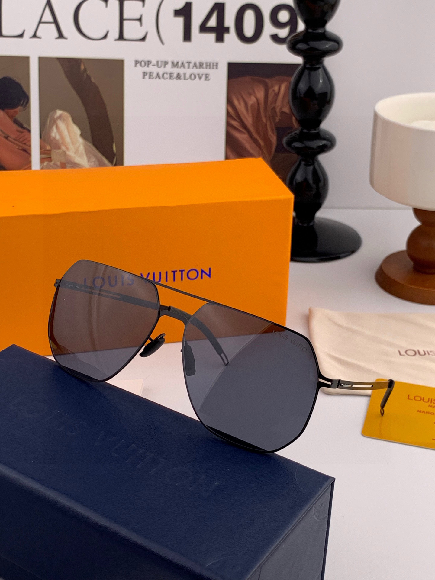 ♦️LV 2025新款男女情侣款太阳镜多边形墨镜iP电镀永不褪色 超轻超有弹性整幅眼镜无螺丝重要的是压不