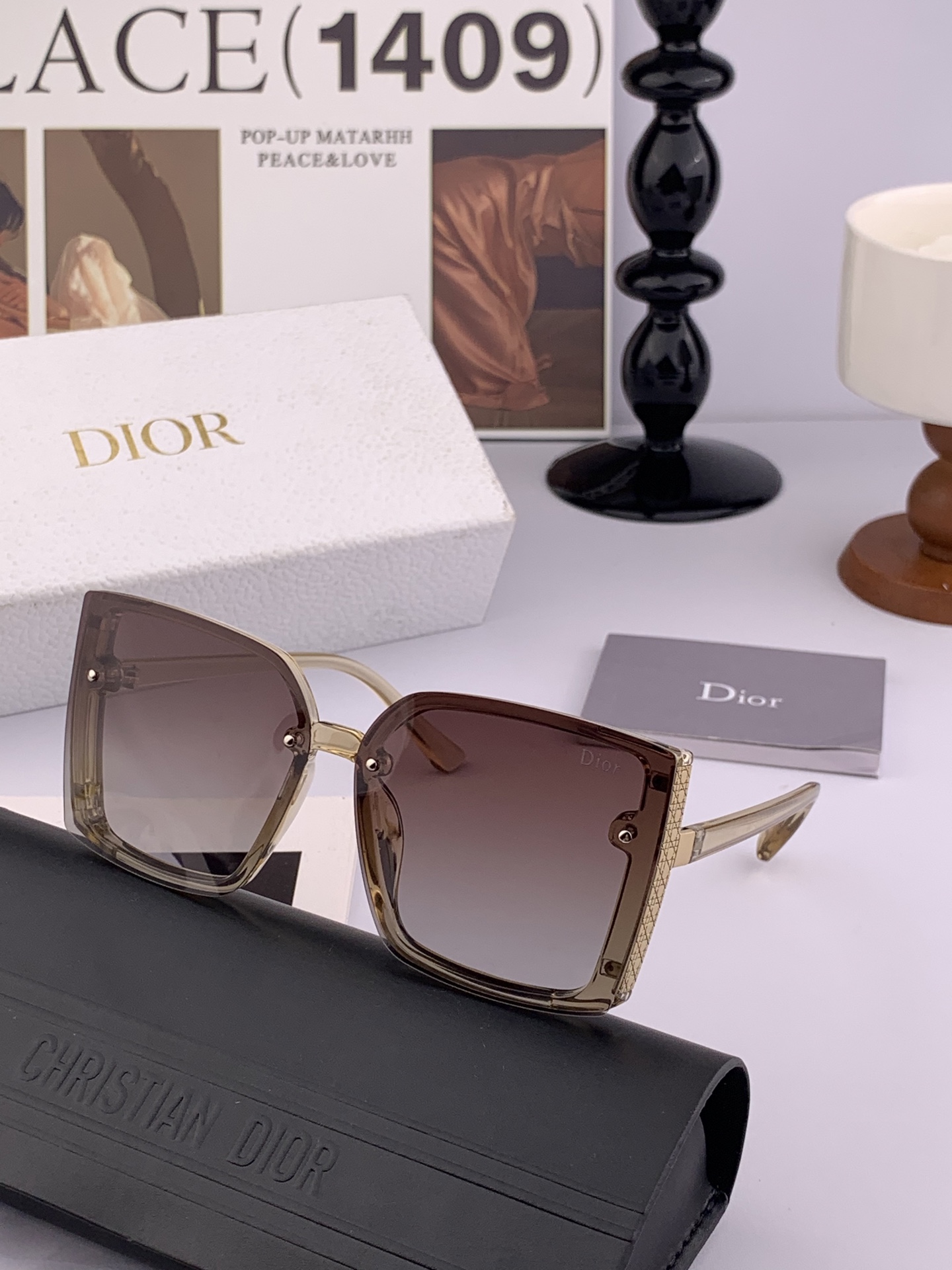  DIOR  开春新款  潮流爆款 时尚方框太阳镜 高品质 佩戴舒适 网红潮款墨镜 型号CD2985