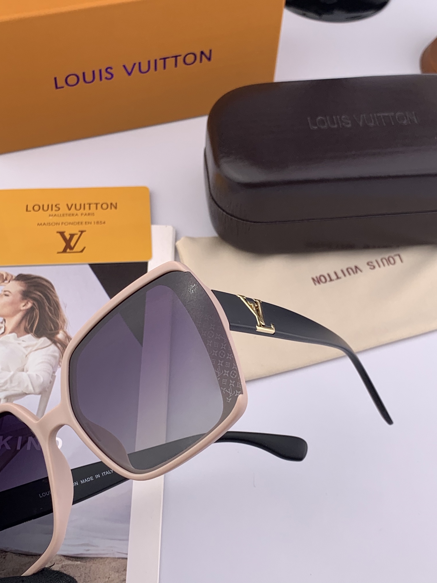    【TR偏光系列】lv大框太阳镜墨镜经典的方框设计，不挑脸型，无论搭配大衣还是连衣裙都非常显气质偏光