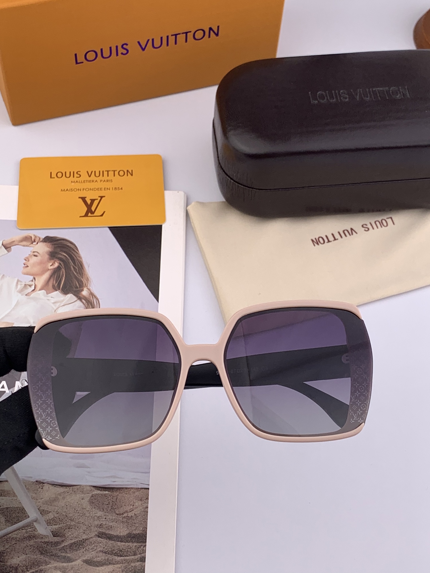    【TR偏光系列】lv大框太阳镜墨镜经典的方框设计，不挑脸型，无论搭配大衣还是连衣裙都非常显气质偏光