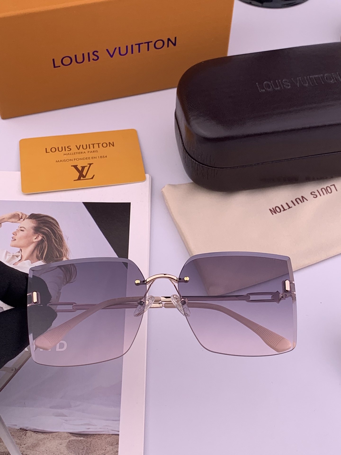 【尼龙系列】lv大框太阳镜墨镜经典的方框设计，不挑脸型，无论搭配大衣还是连衣裙都非常显气质尼龙镜片预防紫