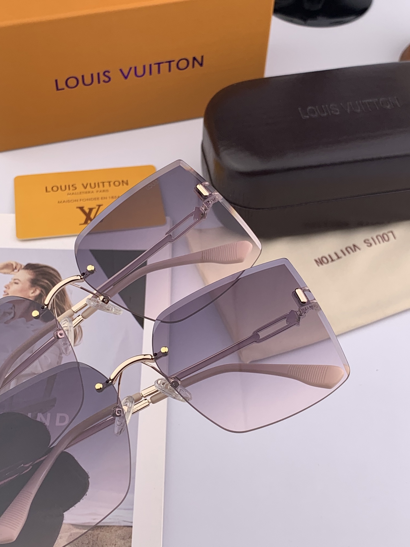 【尼龙系列】lv大框太阳镜墨镜经典的方框设计，不挑脸型，无论搭配大衣还是连衣裙都非常显气质尼龙镜片预防紫