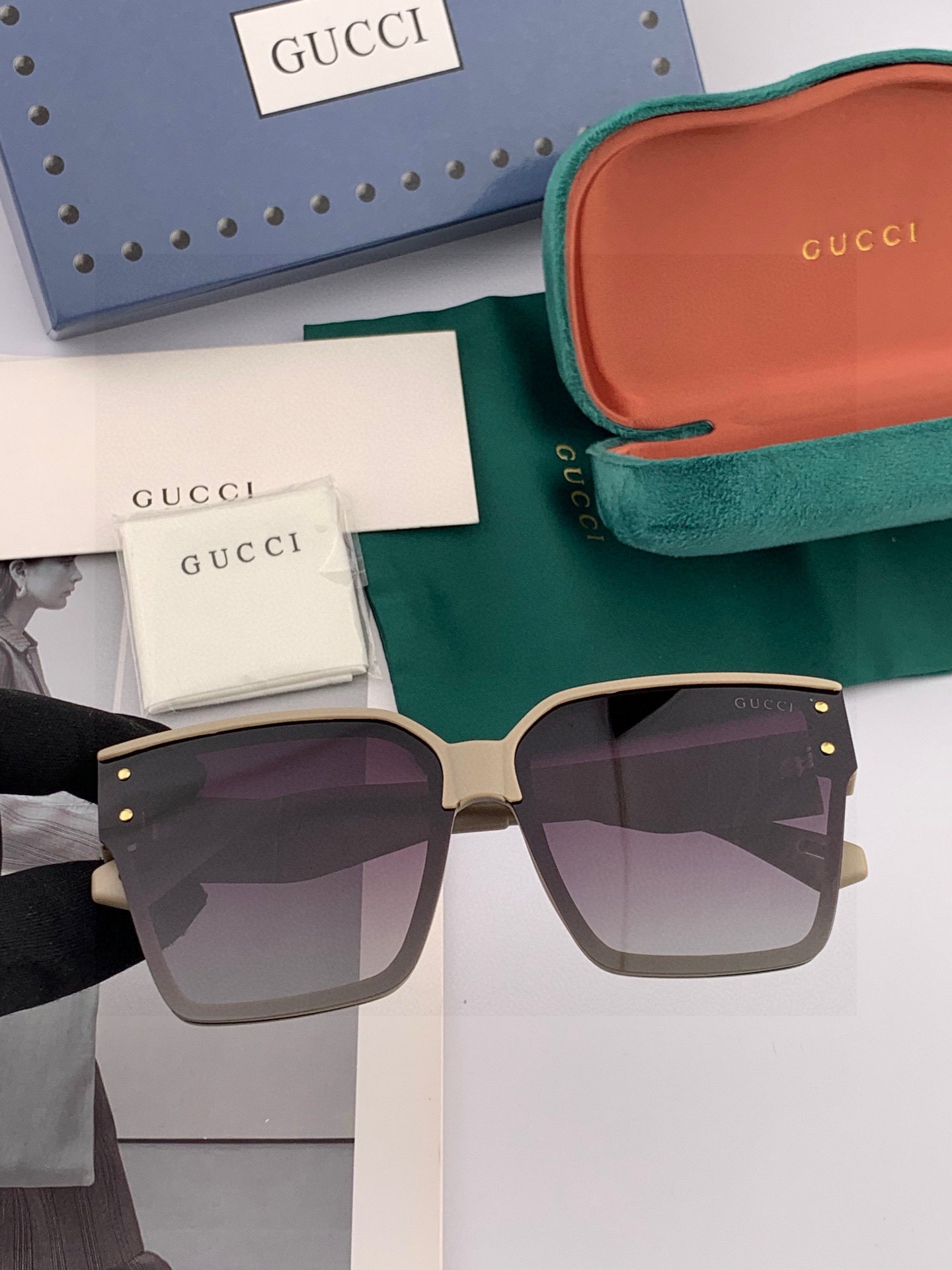   GUCCI 2025开春新款 最新款方框太阳镜 各路网红纷纷带起气场满分‼️ 俏皮甜美.上脸效果更佳