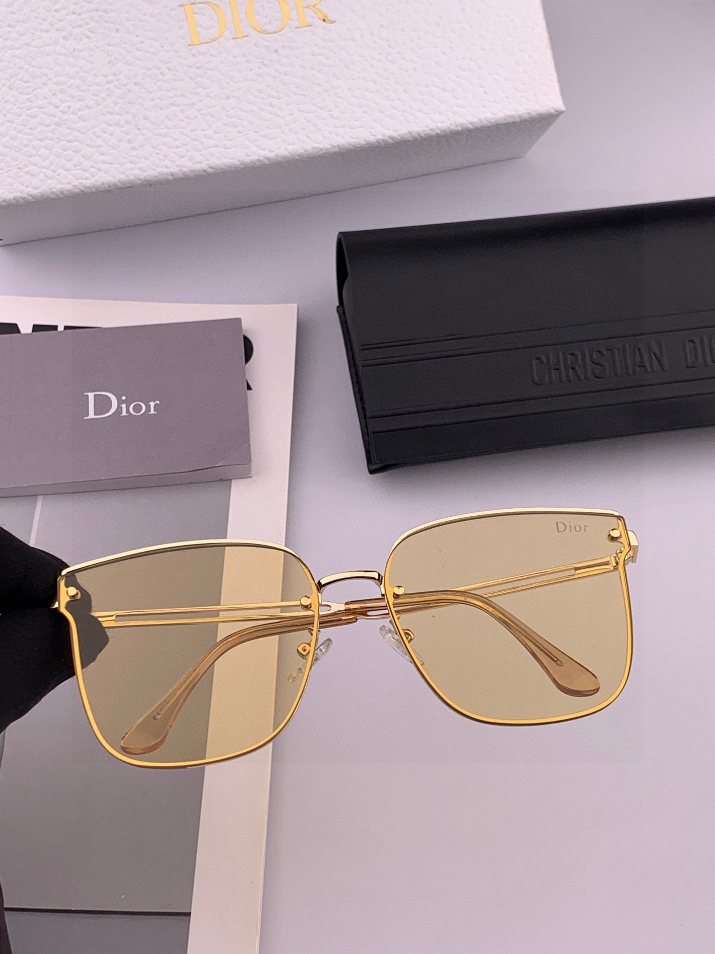  【TR偏光系列】DIOR   经典的方框设计，不挑脸型，无论搭配大衣还是连衣裙都非常显气质尼龙偏光镜片