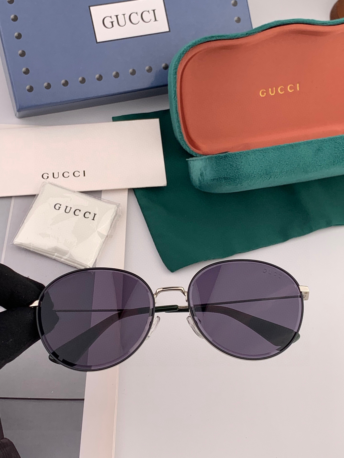   GUCCI  新款尼龙偏光太眼镜，无框钻石 切边更有质感，大气女人范儿，大脸小脸都好看 ！型号：G0