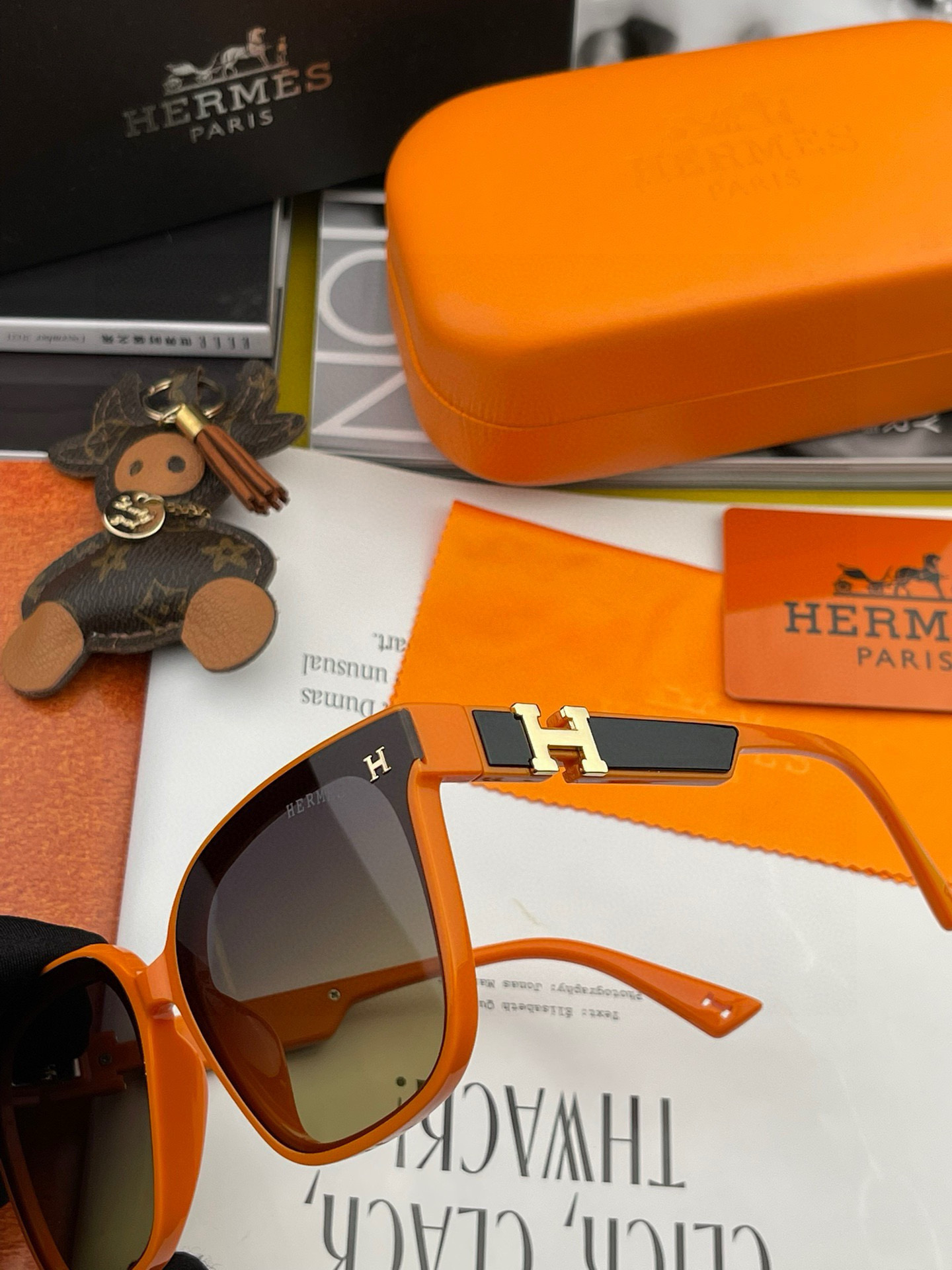  【TR尼龙偏光系列】爱马仕   经典的方框设计，不挑脸型，无论搭配大衣还是连衣裙都非常显气质尼龙偏光镜