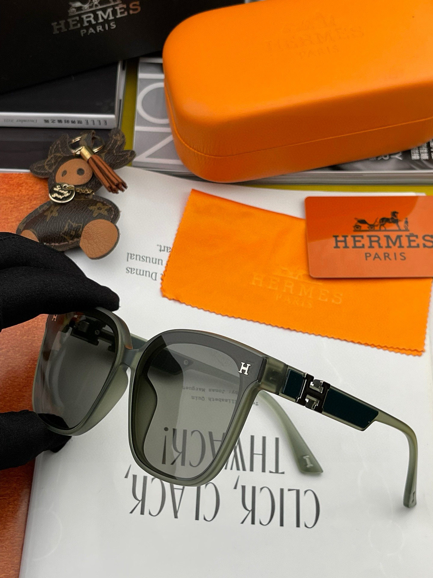  【TR尼龙偏光系列】爱马仕   经典的方框设计，不挑脸型，无论搭配大衣还是连衣裙都非常显气质尼龙偏光镜