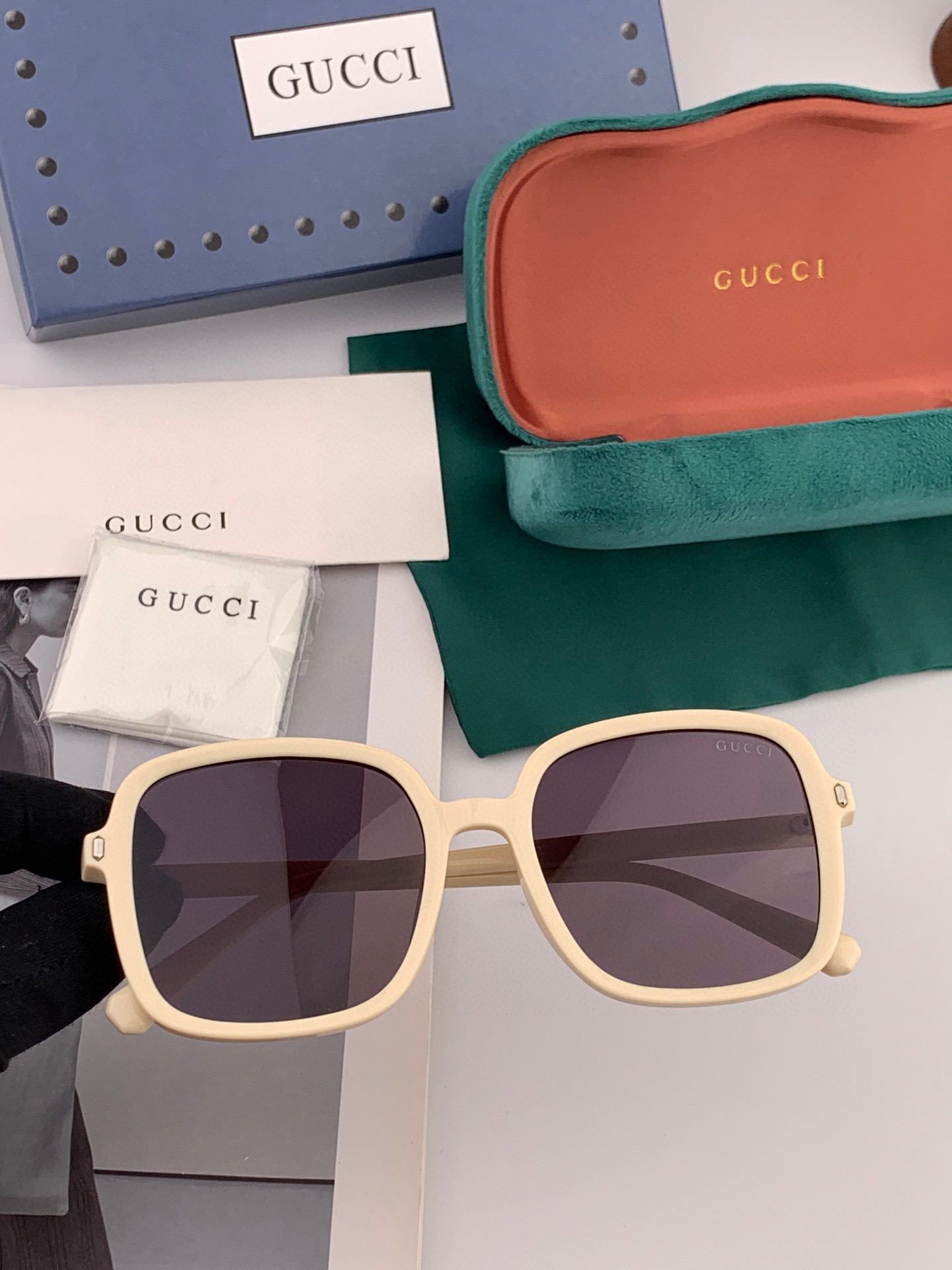  🔺GUCCI🔻古驰 GG方框太阳镜 完美品质 🎓独特设计  适合各种脸型 亮相时装周 超时尚百搭 实物