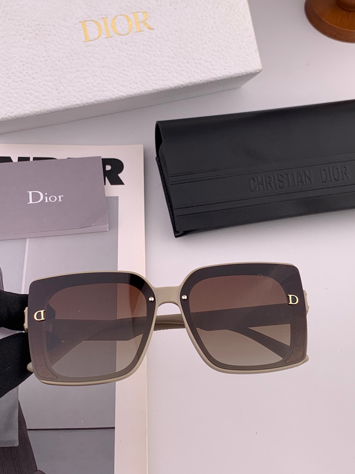  🔺 【DIOR-迪奥】2025开春新款 潮流爆款 时尚方框偏光太阳镜 高品质 佩戴舒适 网红潮款墨镜 