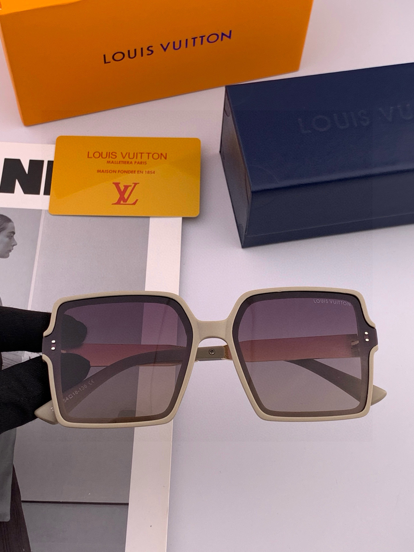  【TR尼龙偏光系列】lv大框太阳镜墨镜经典的方框设计，不挑脸型，无论搭配大衣还是连衣裙都非常显气质尼龙