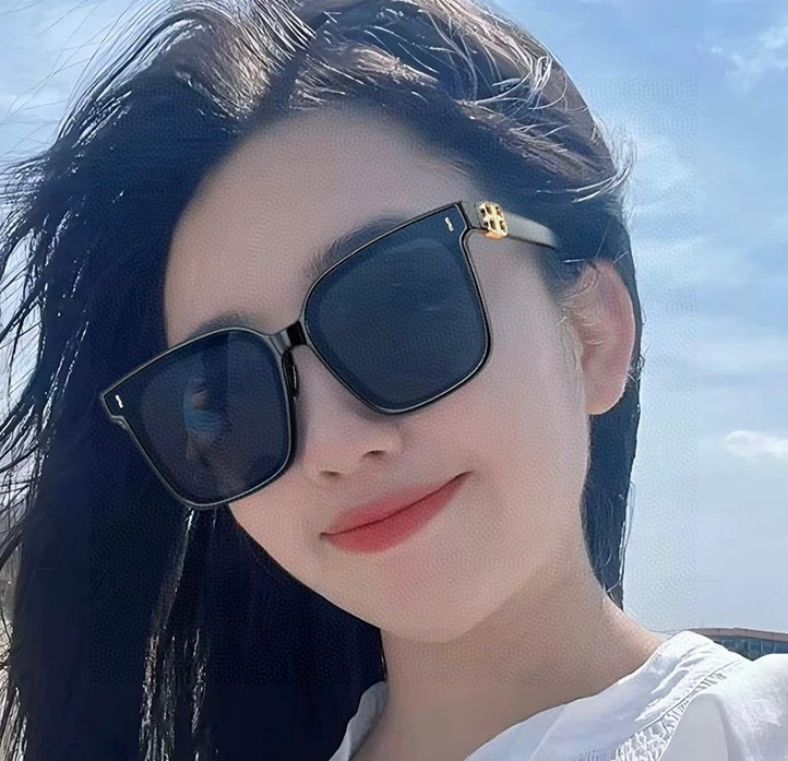  🎈原版出货 巴宝莉网红超爆款💙经典奢华全球风强酷亲亲 时尚方框太阳镜得意 气质非凡😄 经典大框款式太阳