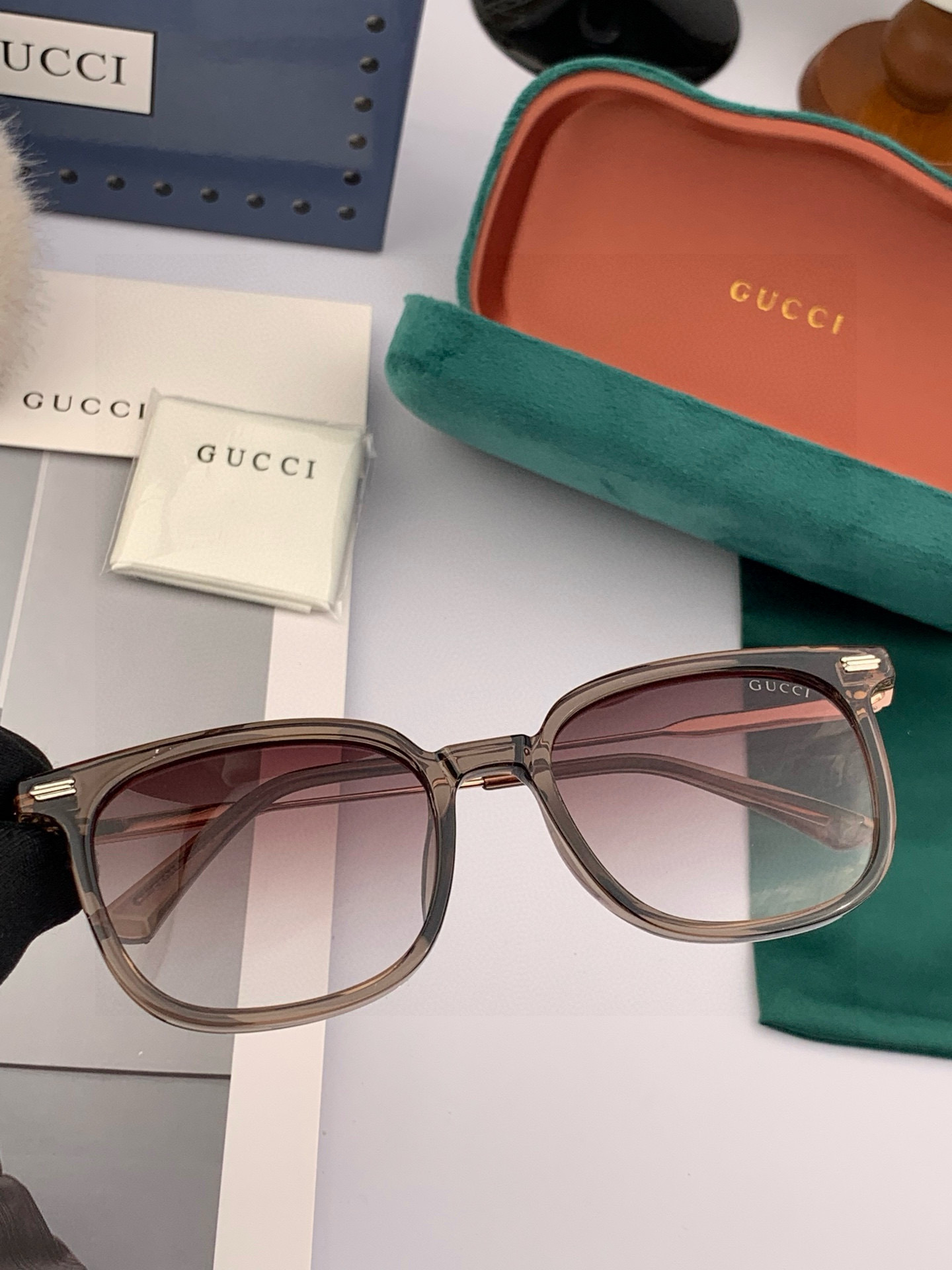  2025新款！新款出货！
女士高清加厚偏光太阳镜🕶️ 🎉💍新款GUCCI偏光太阳镜得意开车驾驶镜时尚墨