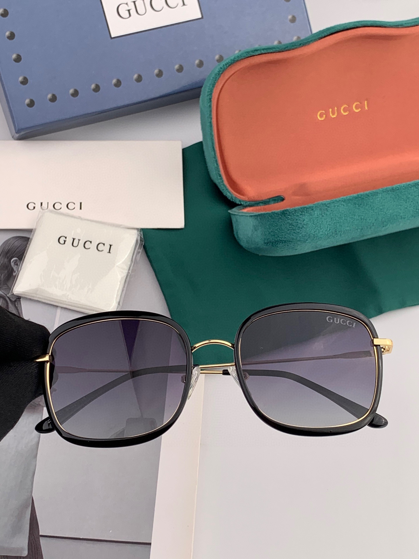  GUCCI 2025开春新款 最新款方框太阳镜 各路网红纷纷带起气场满分‼️ 俏皮甜美.上脸效果更佳.