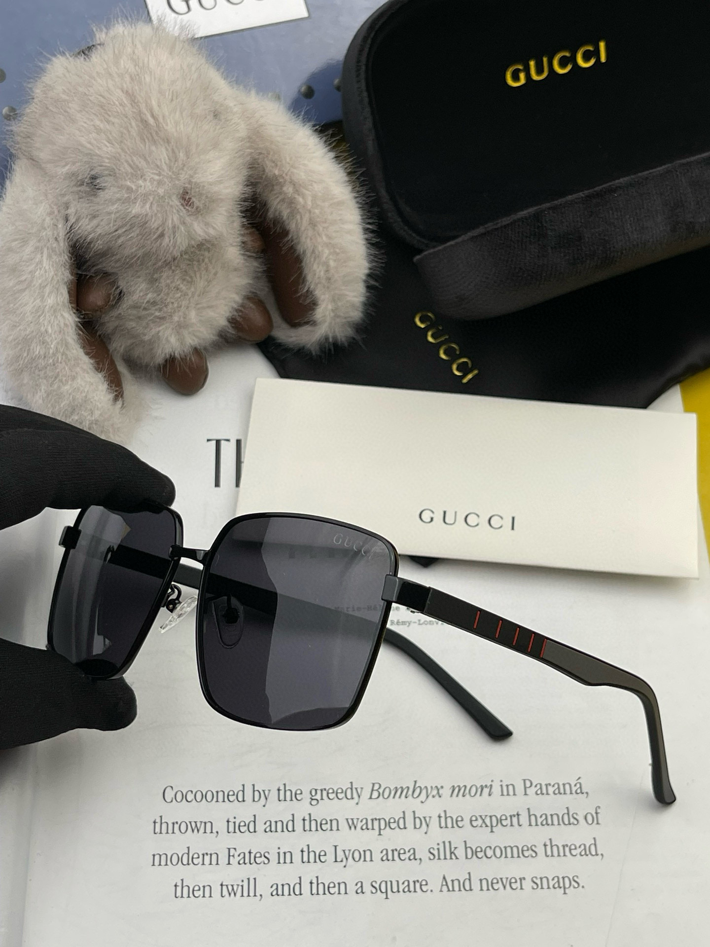   Gucci 。  高品质男女款墨镜   👍 进口宝丽来偏光镜片  。蛤蟆镜 开车钓鱼都可 。百搭显瘦