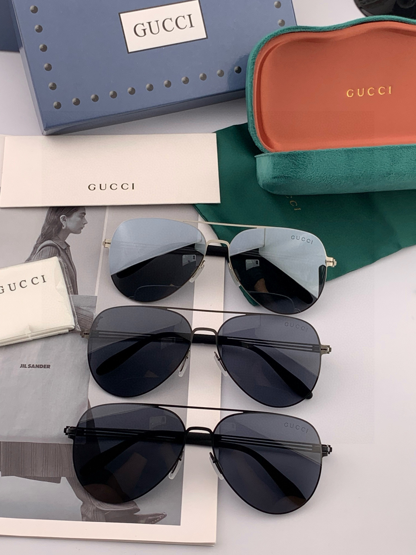      GUCC* 2025新款男女情侣款太阳iP电镀永不褪色 卖点：超轻超有弹性整幅眼镜无螺丝重要的